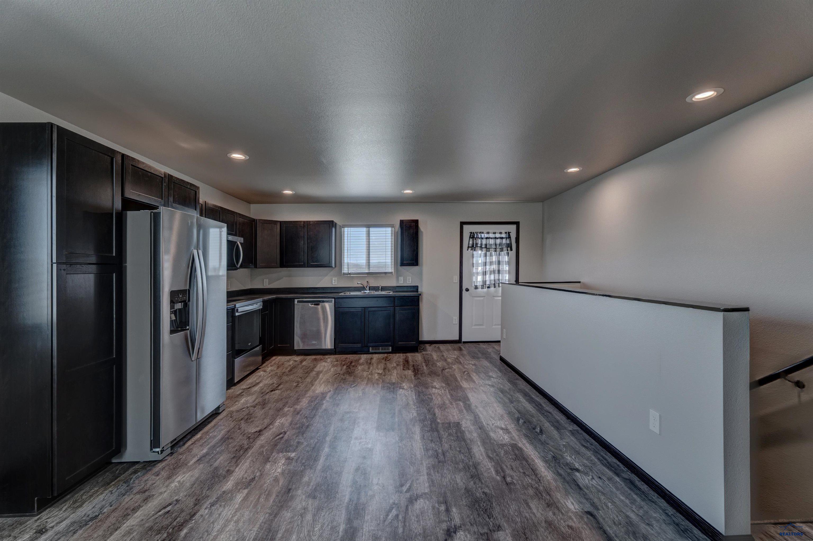 721 DIAMOND RIDGE BOULEVARD