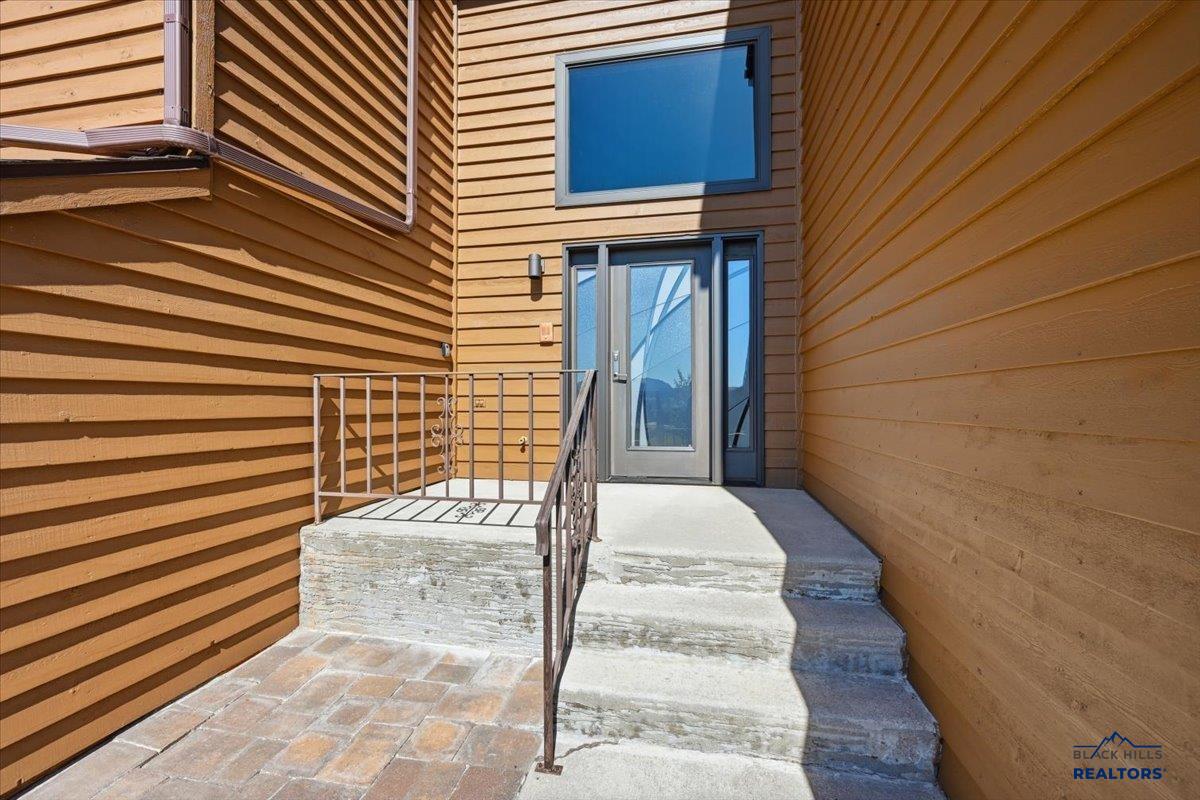 340 FAIRWAY DR