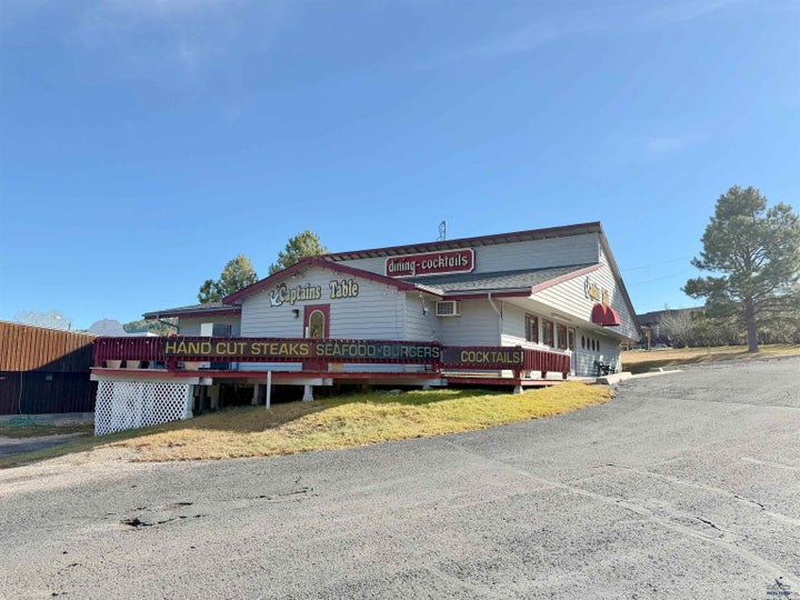 Photo 1 of 17 — 220 W MT RUSHMORE RD, Custer, SD 57730