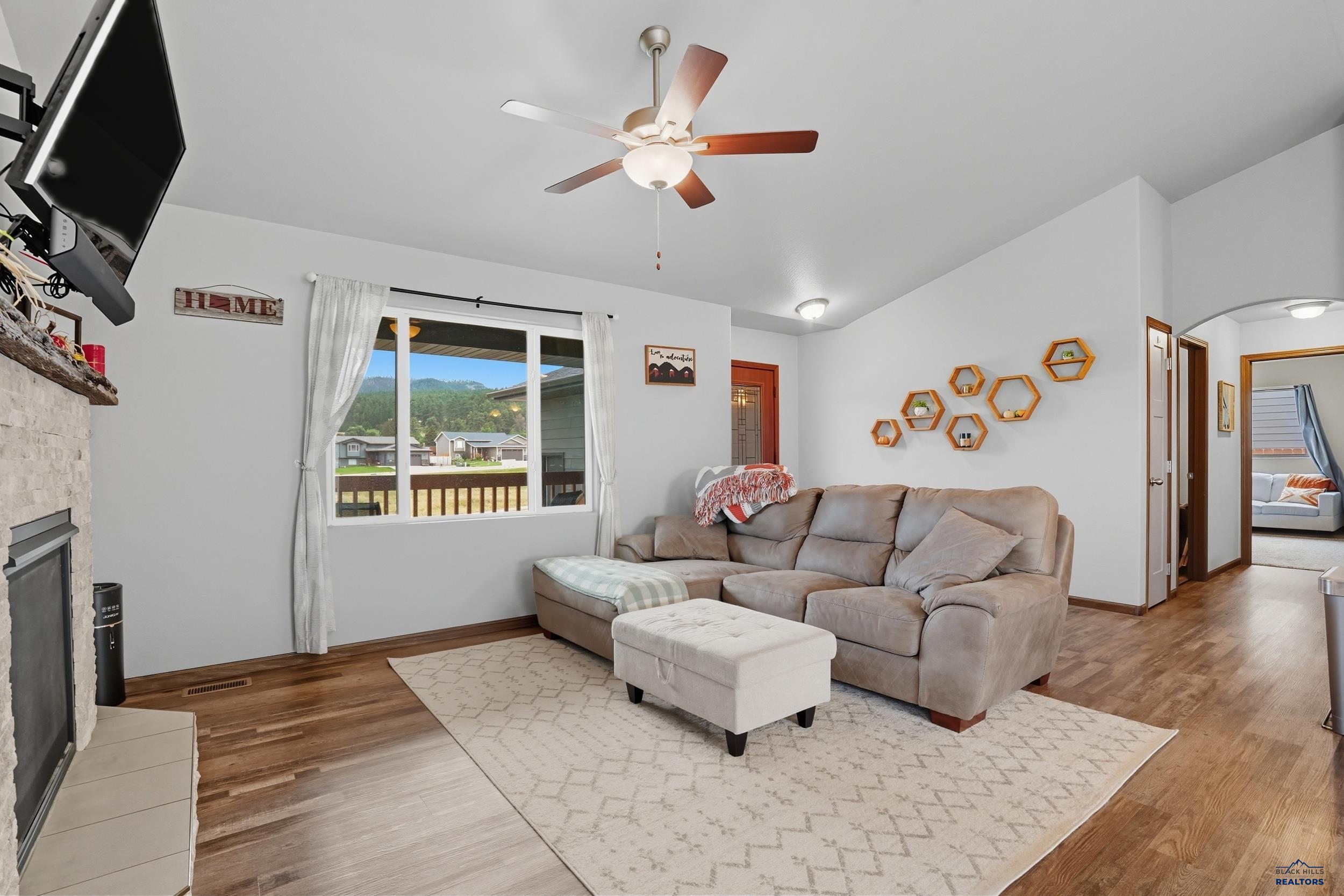 2699 MEADOWS DR