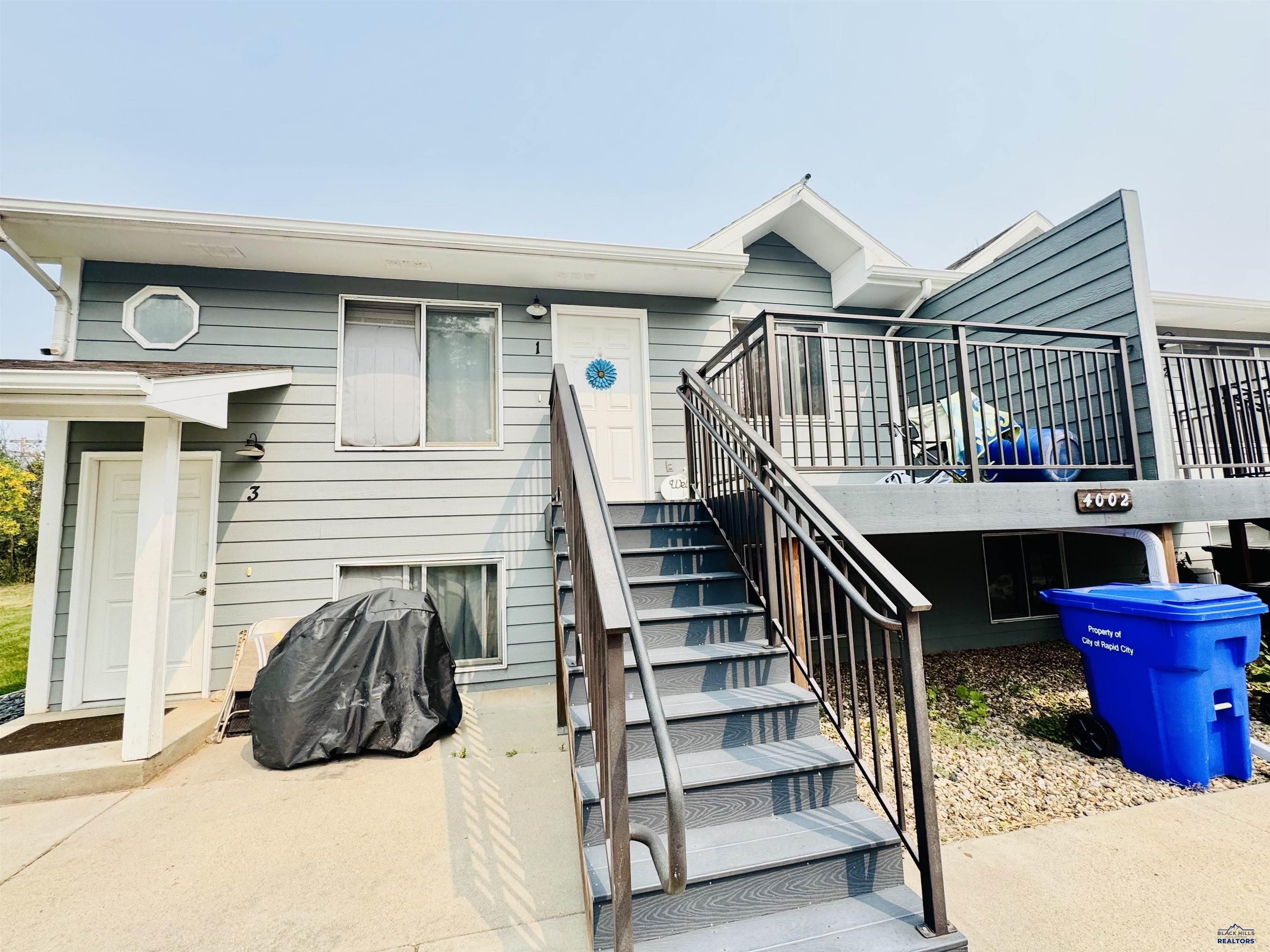 4002 LAKEVIEW DR