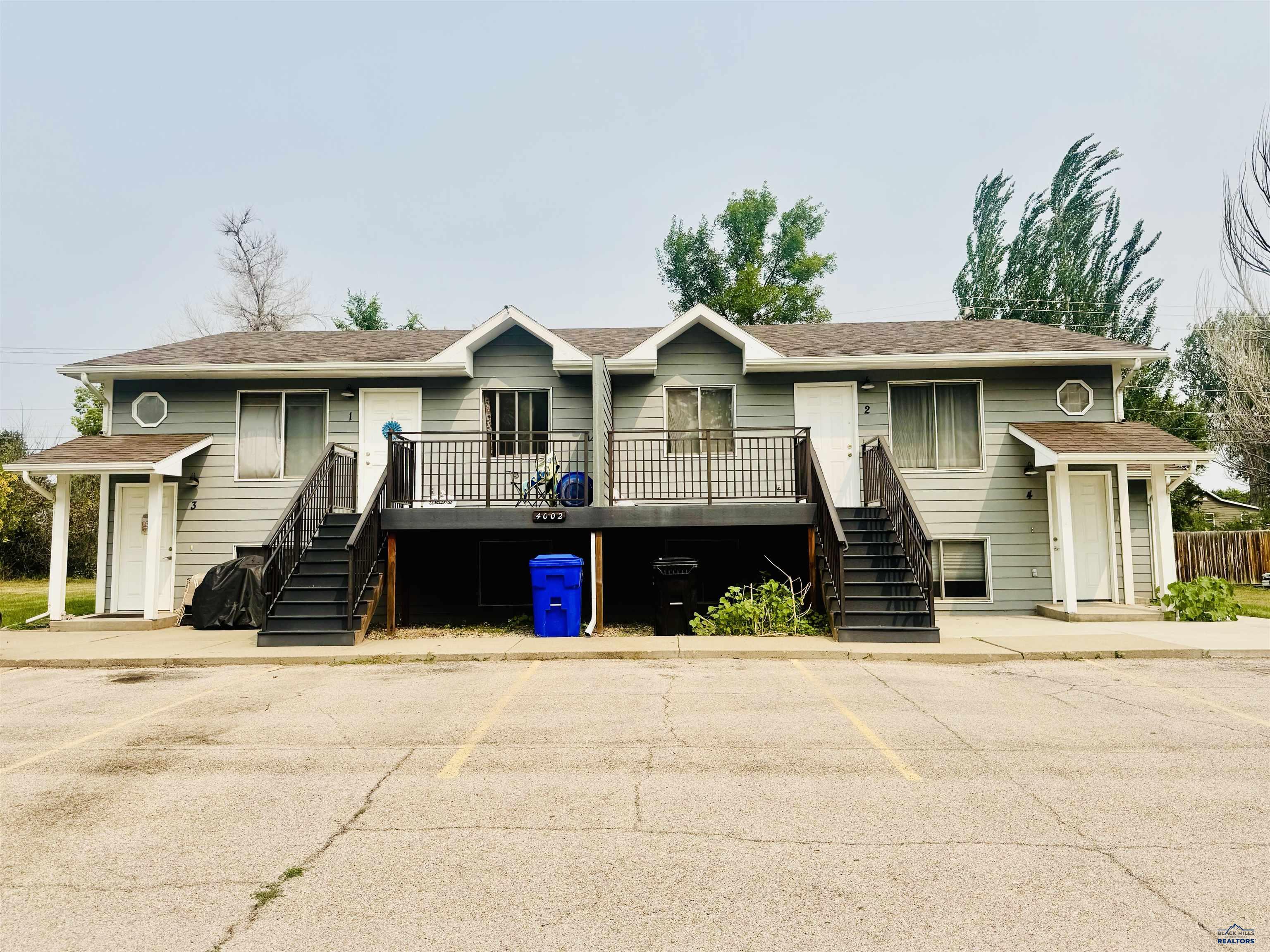 4002 LAKEVIEW DR