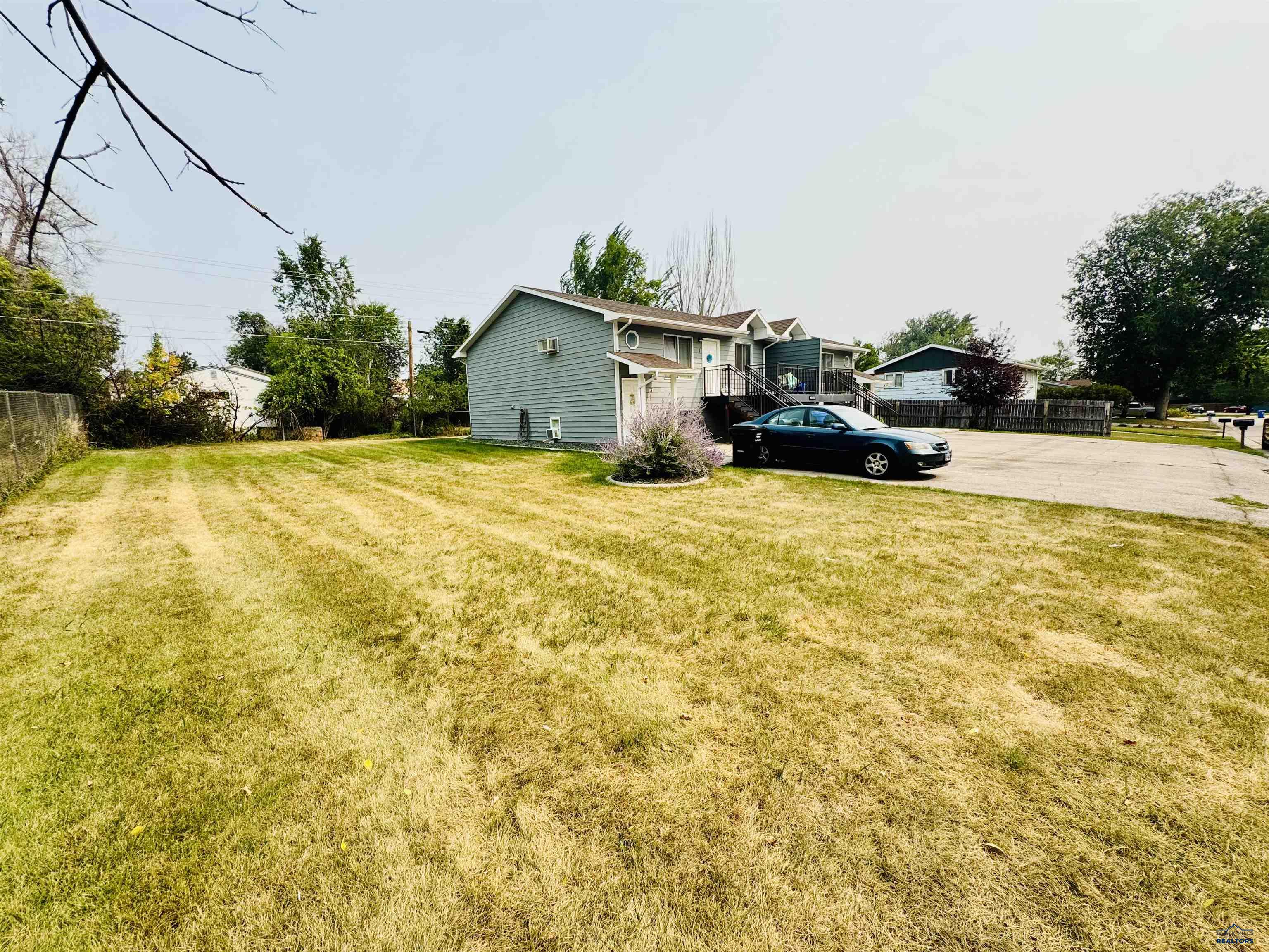 4002 LAKEVIEW DR
