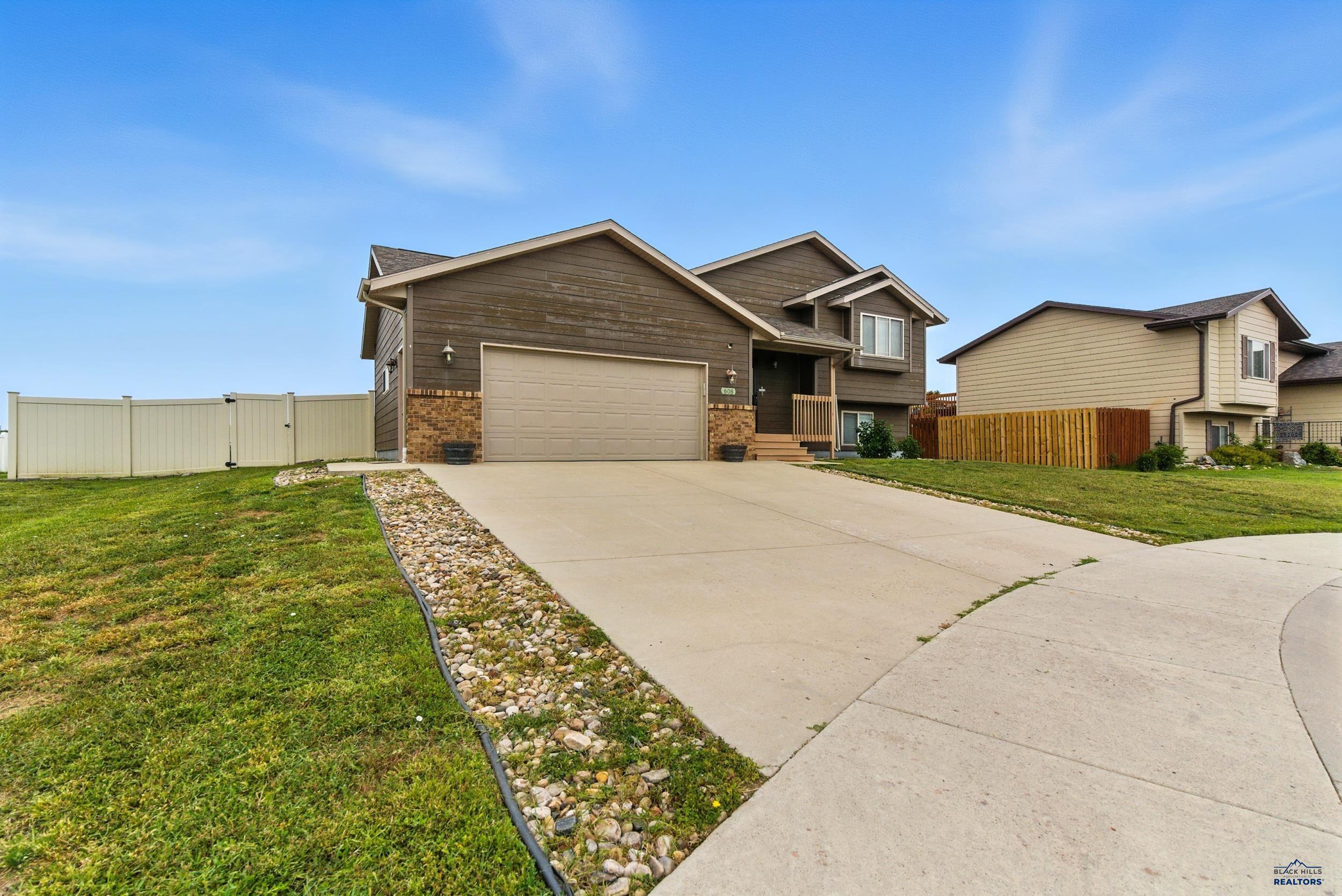 608 AIRWAY CT