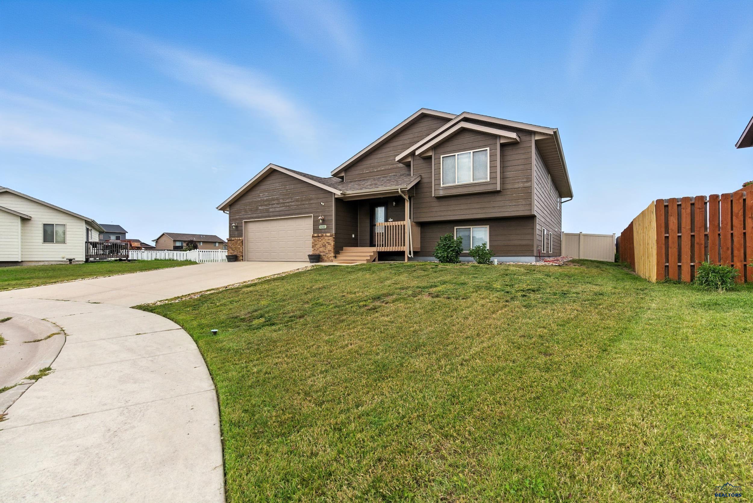 608 AIRWAY CT