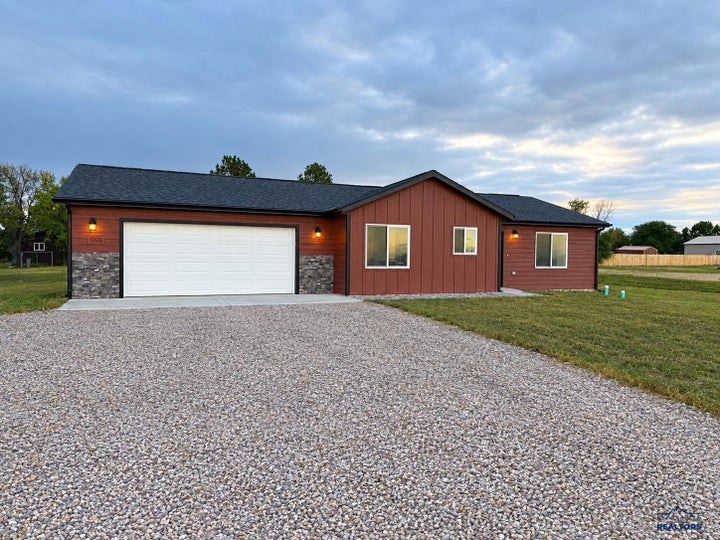 Photo 1 of 14 — 1026 DRIVER CIRCLE, Wall, SD 57790