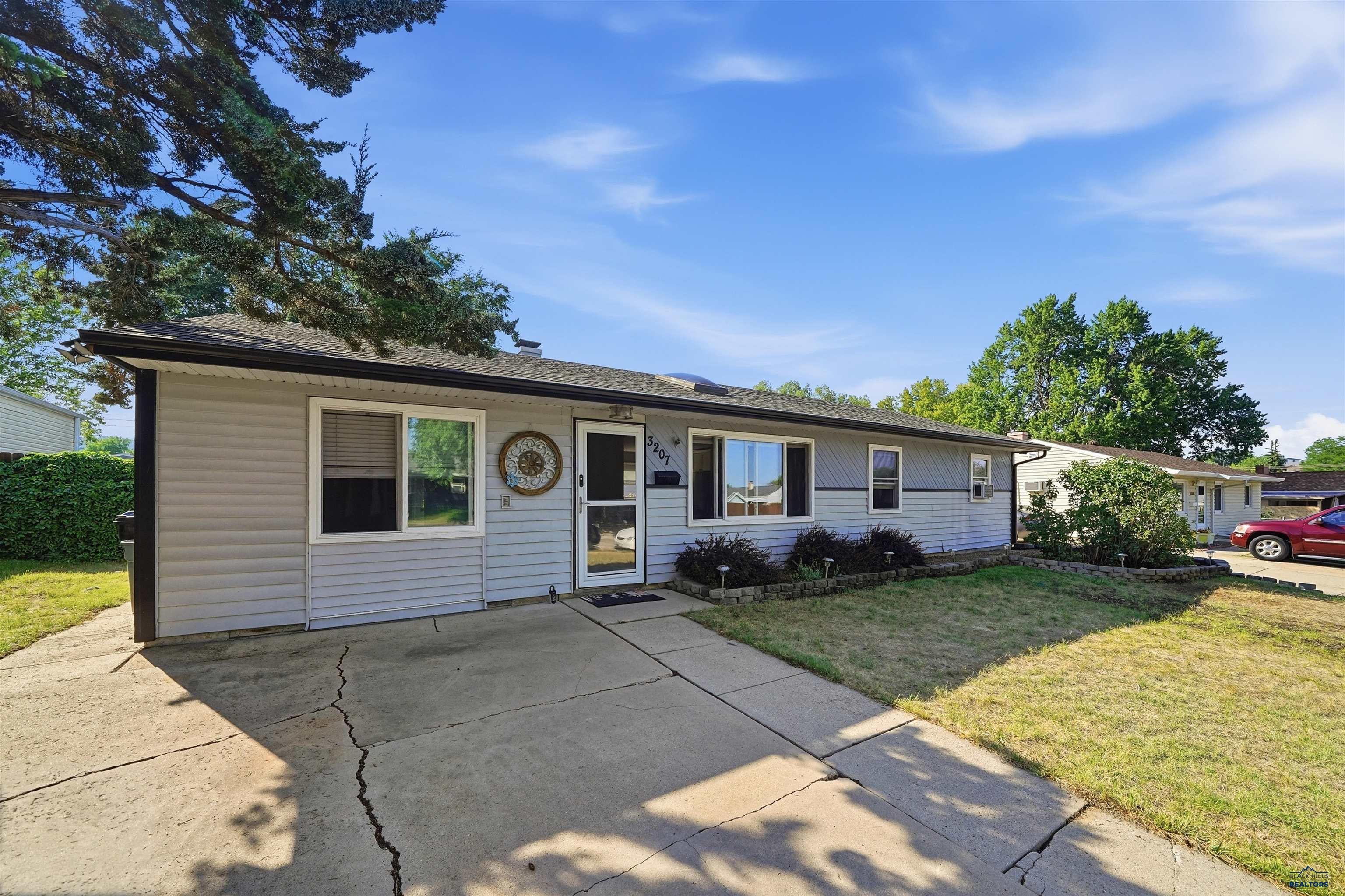 3207 CYPRESS