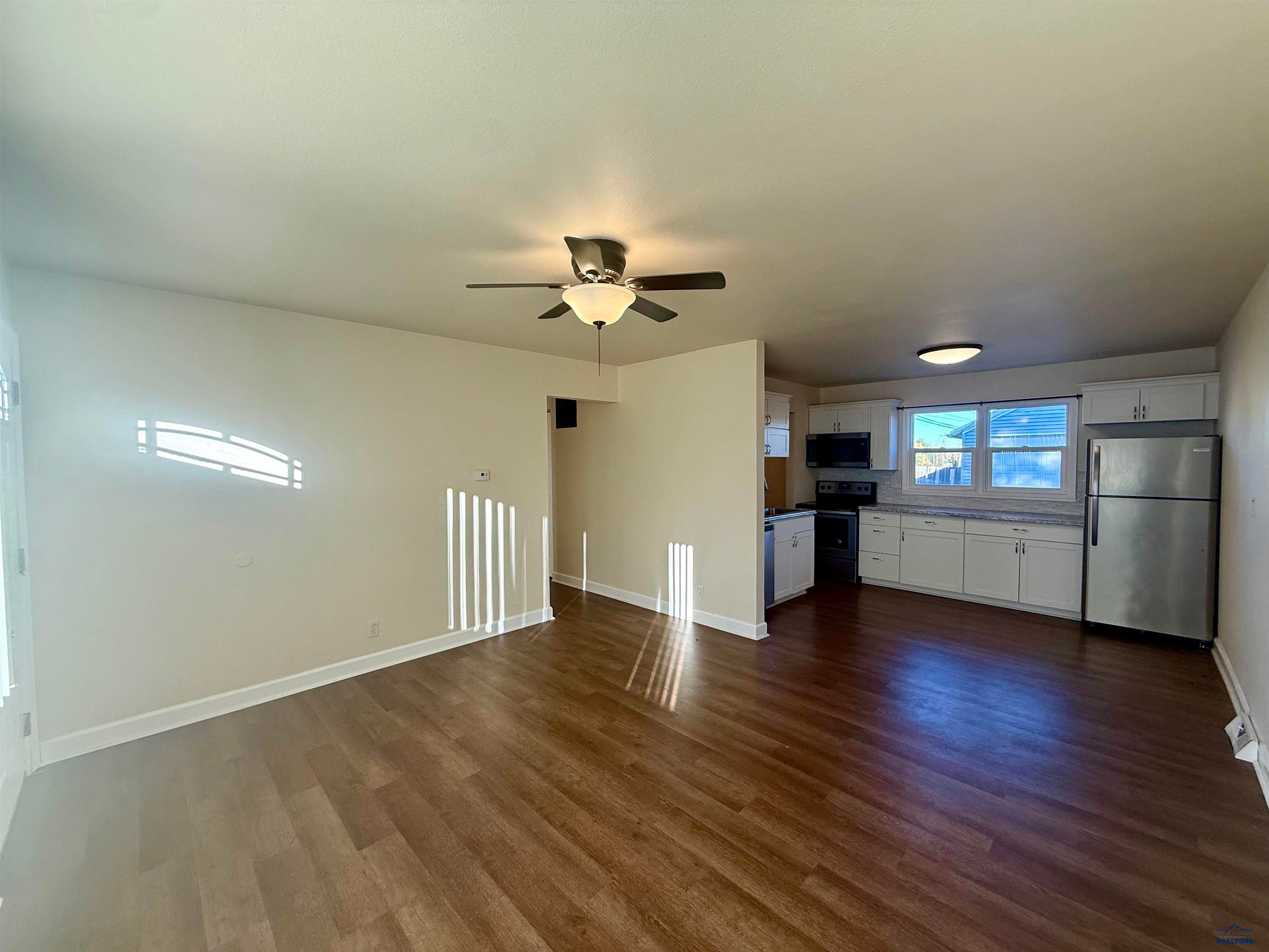 2114 IVY AVE