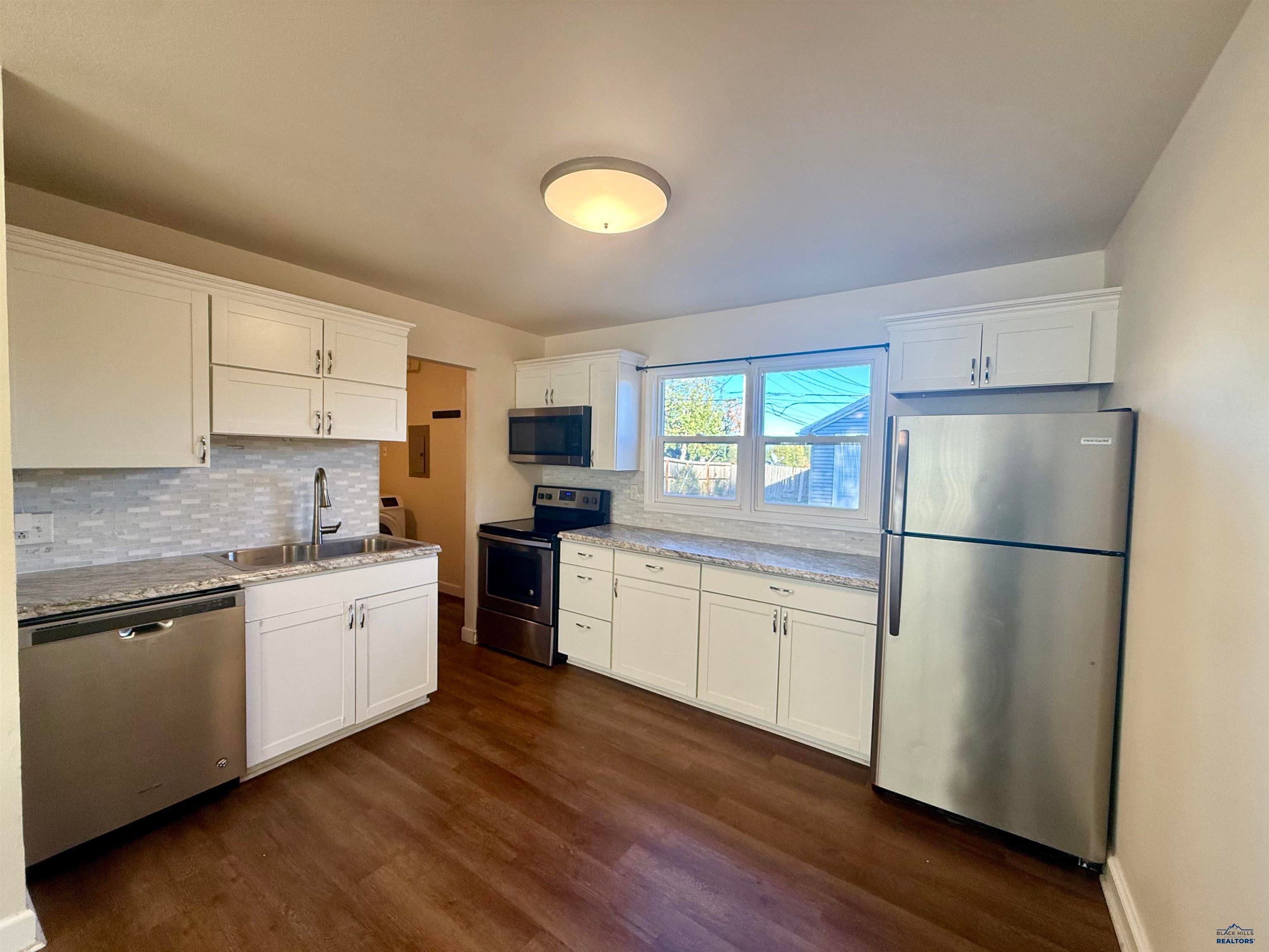 2114 IVY AVE