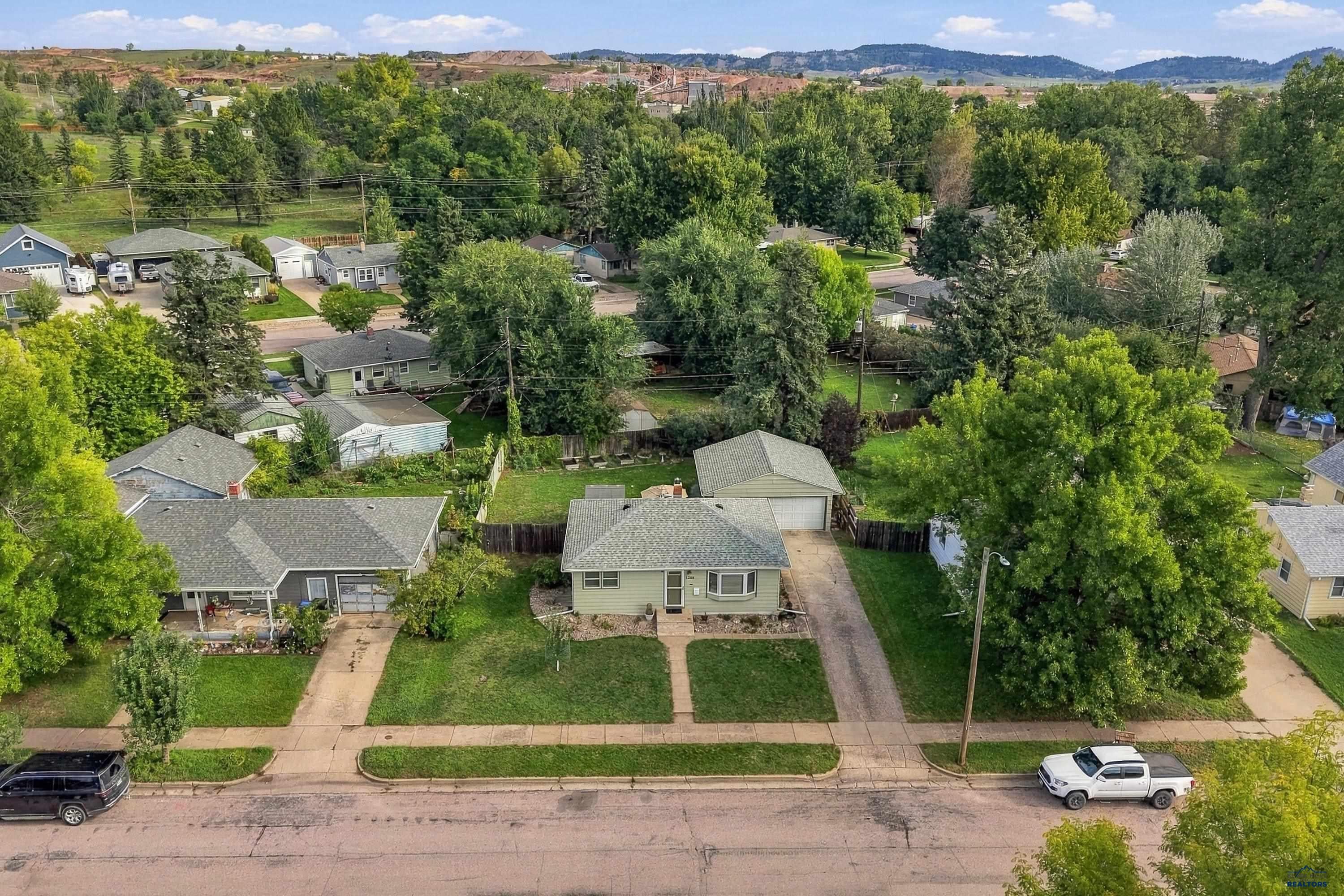 4208 MEADOWWOOD DR