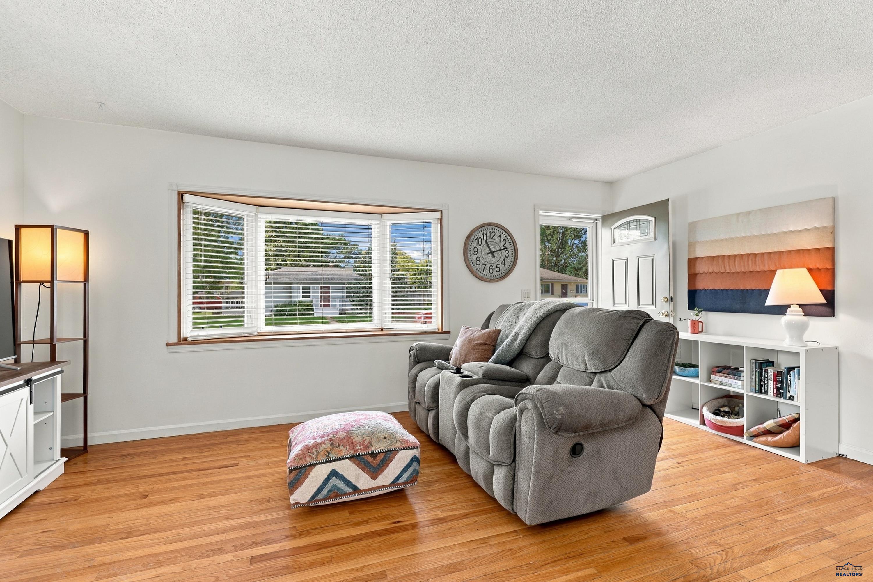 4208 MEADOWWOOD DR
