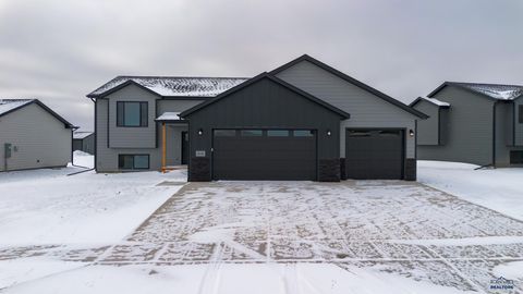 619 BULL RUN DR Box Elder SD 57719