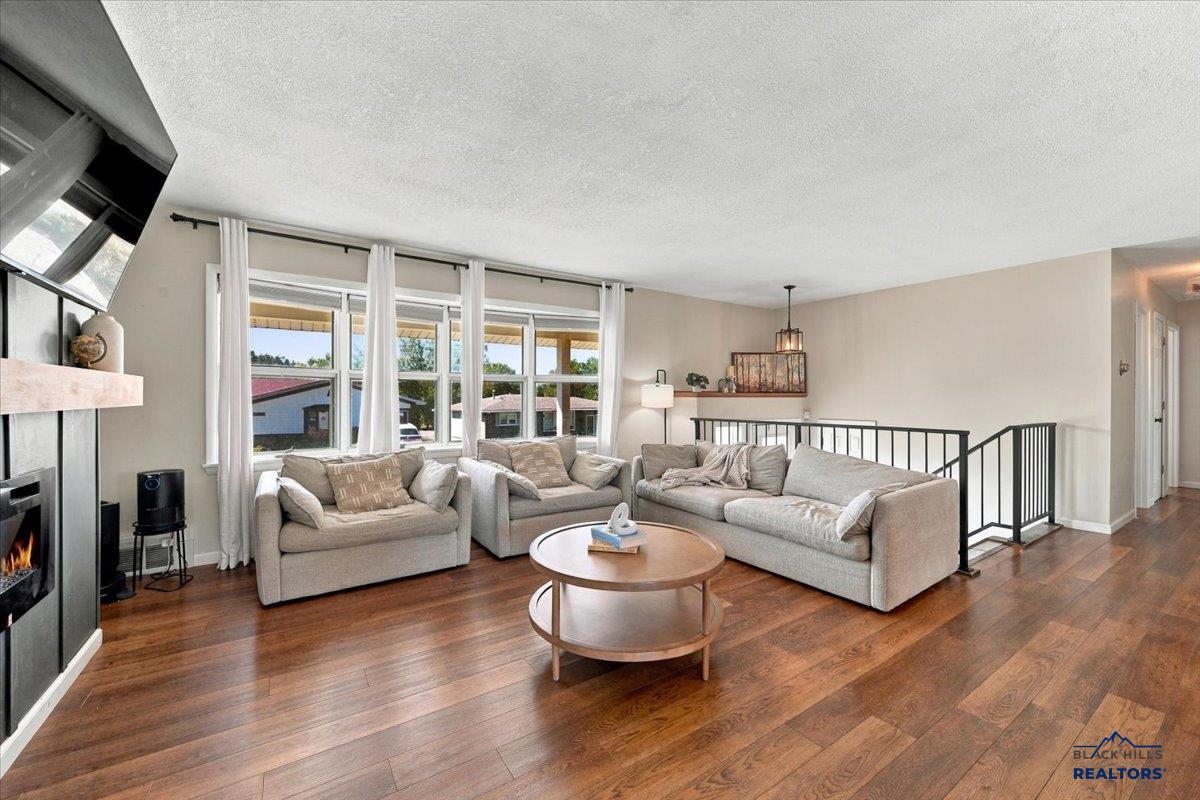 2936 COUNTRY CLUB DR