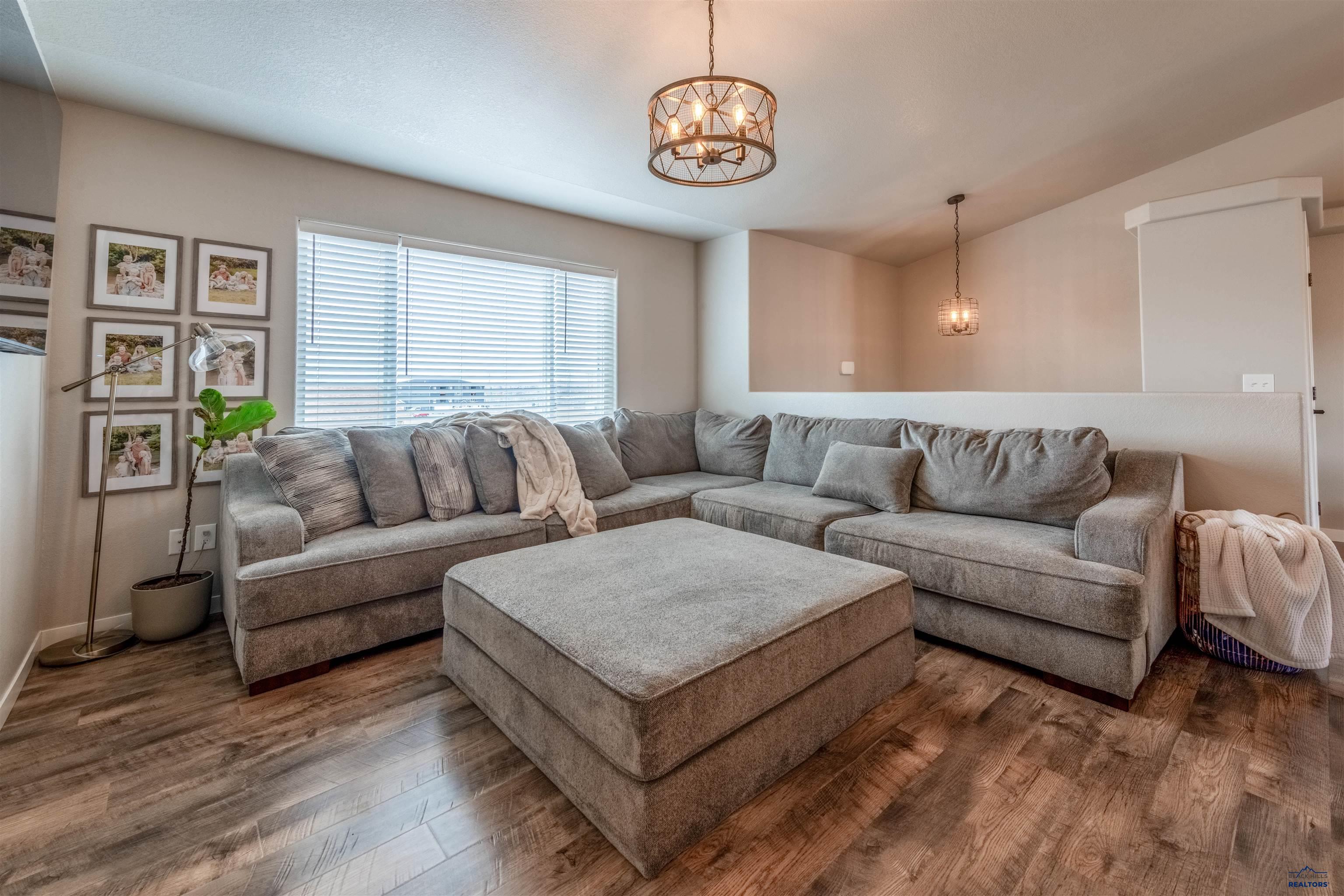 305 BEAR TOOTH DR
