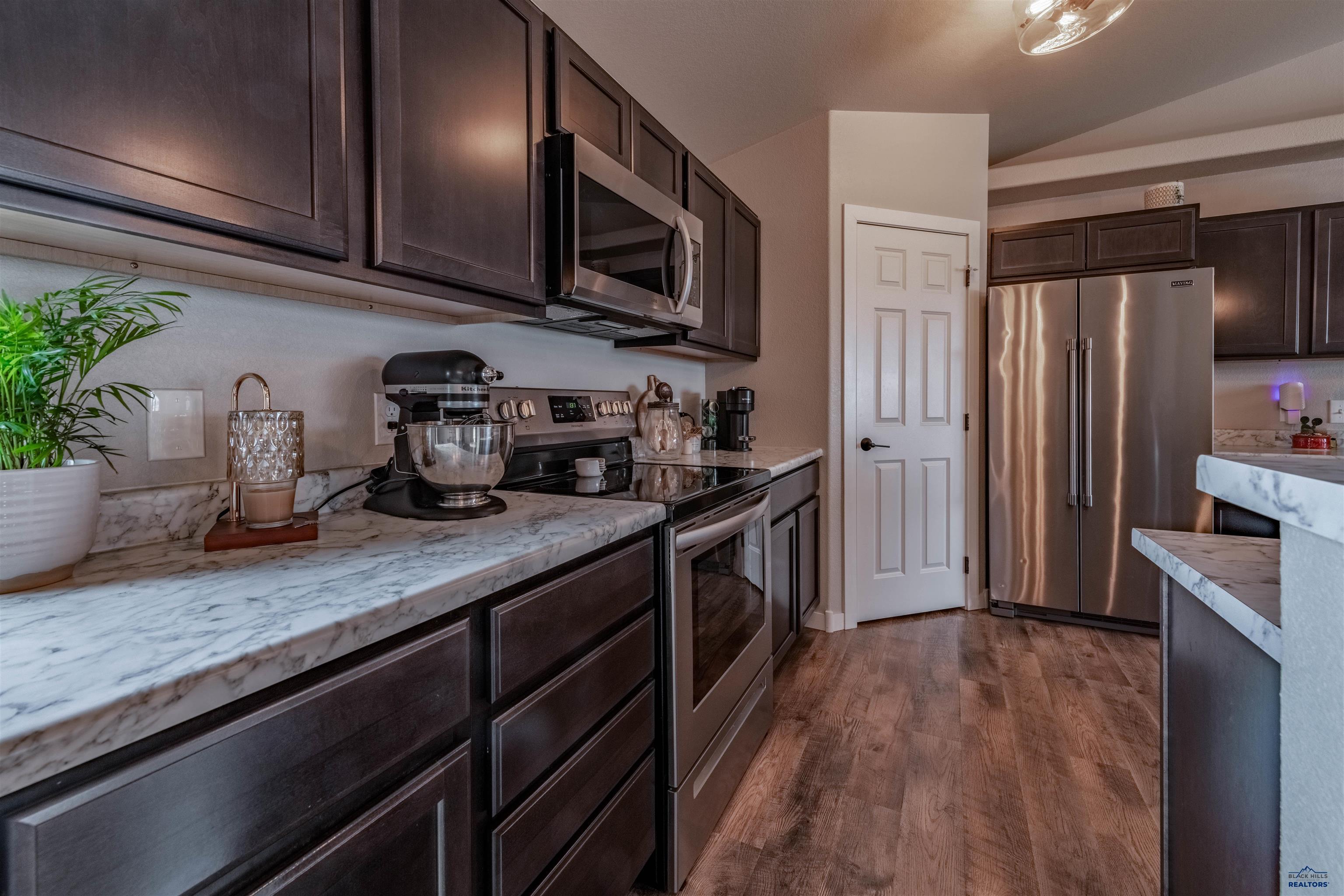 305 BEAR TOOTH DR
