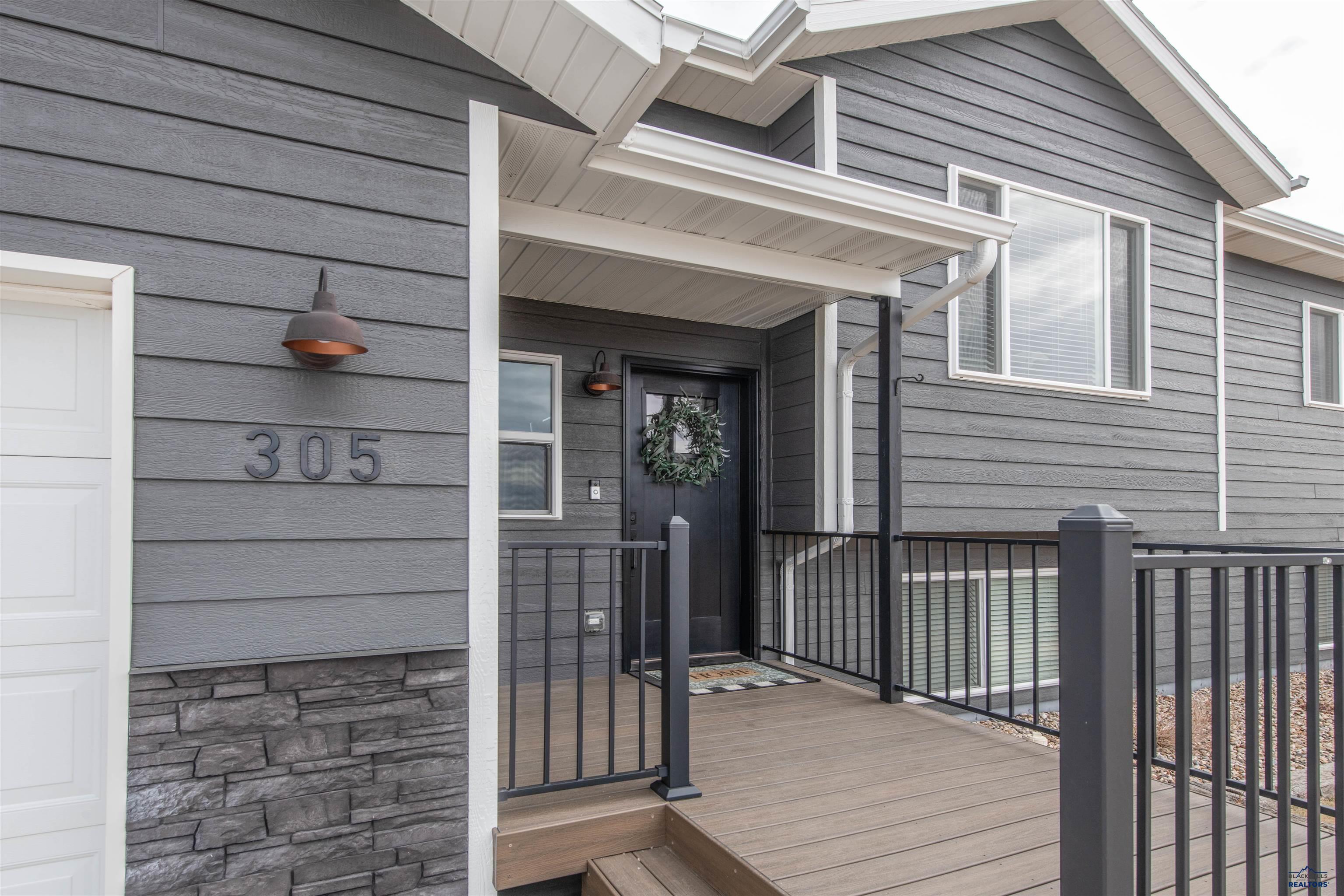 305 BEAR TOOTH DR
