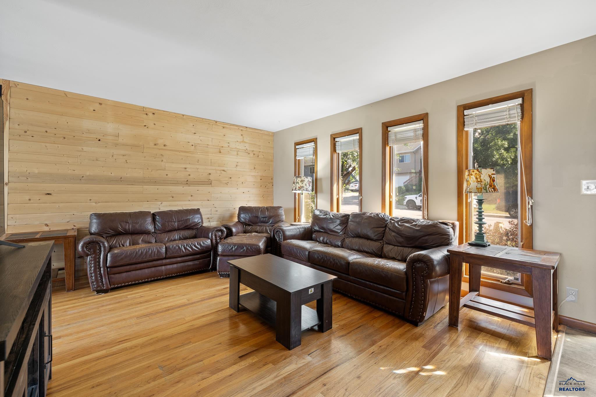 2225 BUENA VISTA DR