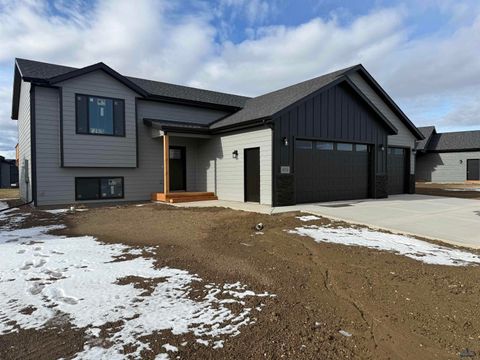 619 BULL RUN DR Box Elder SD 57719