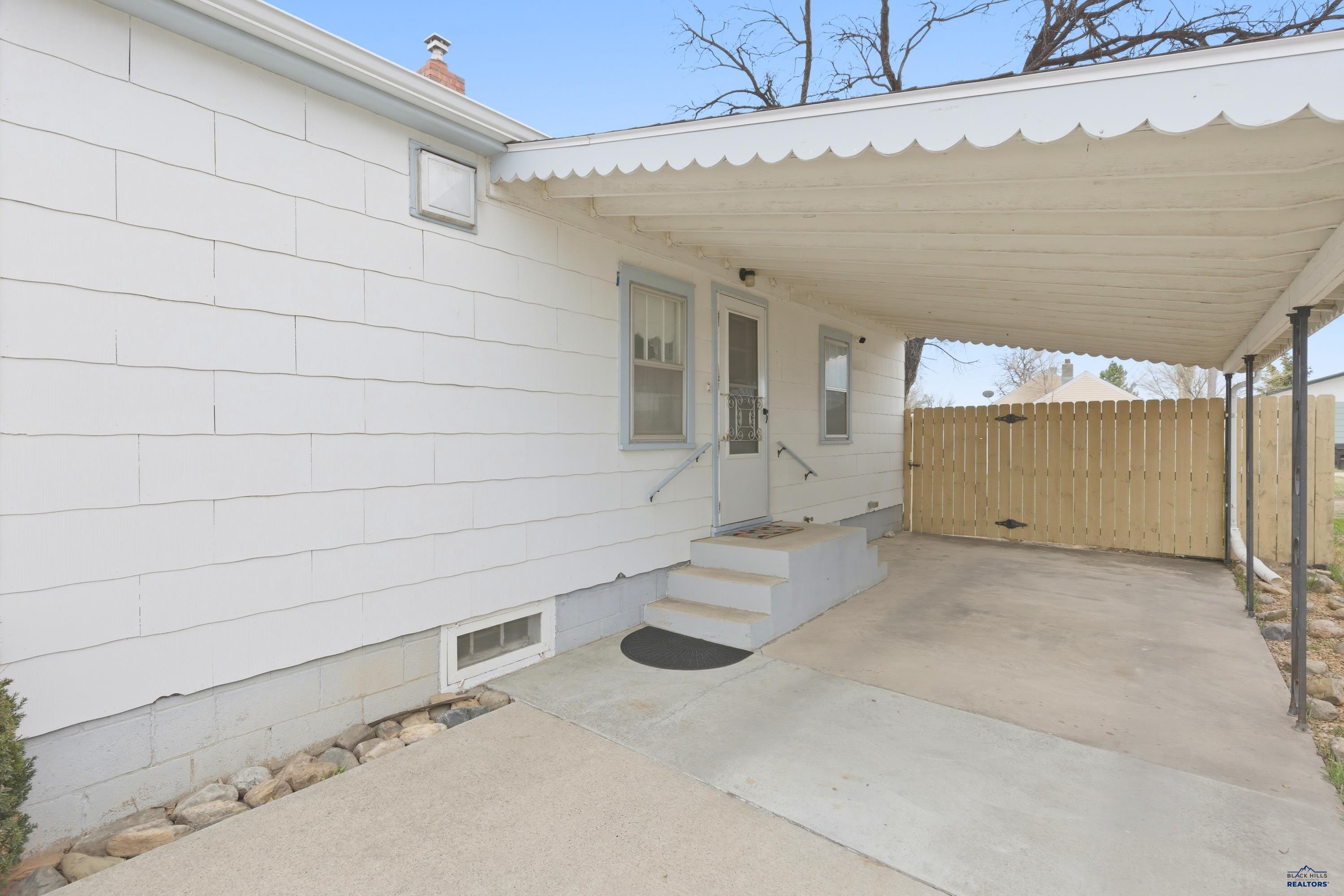 705 E DENVER