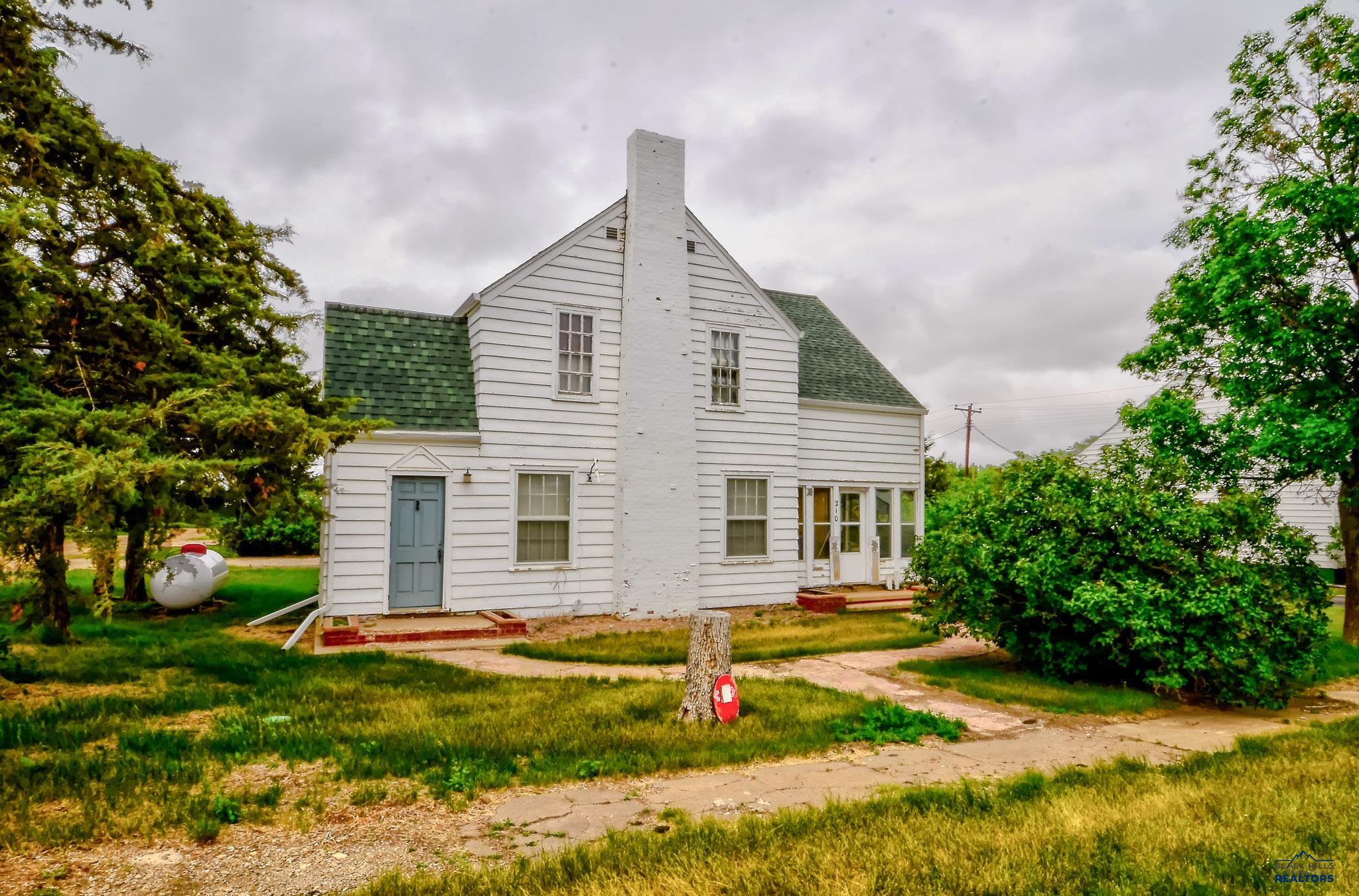 210 W 2ND ST