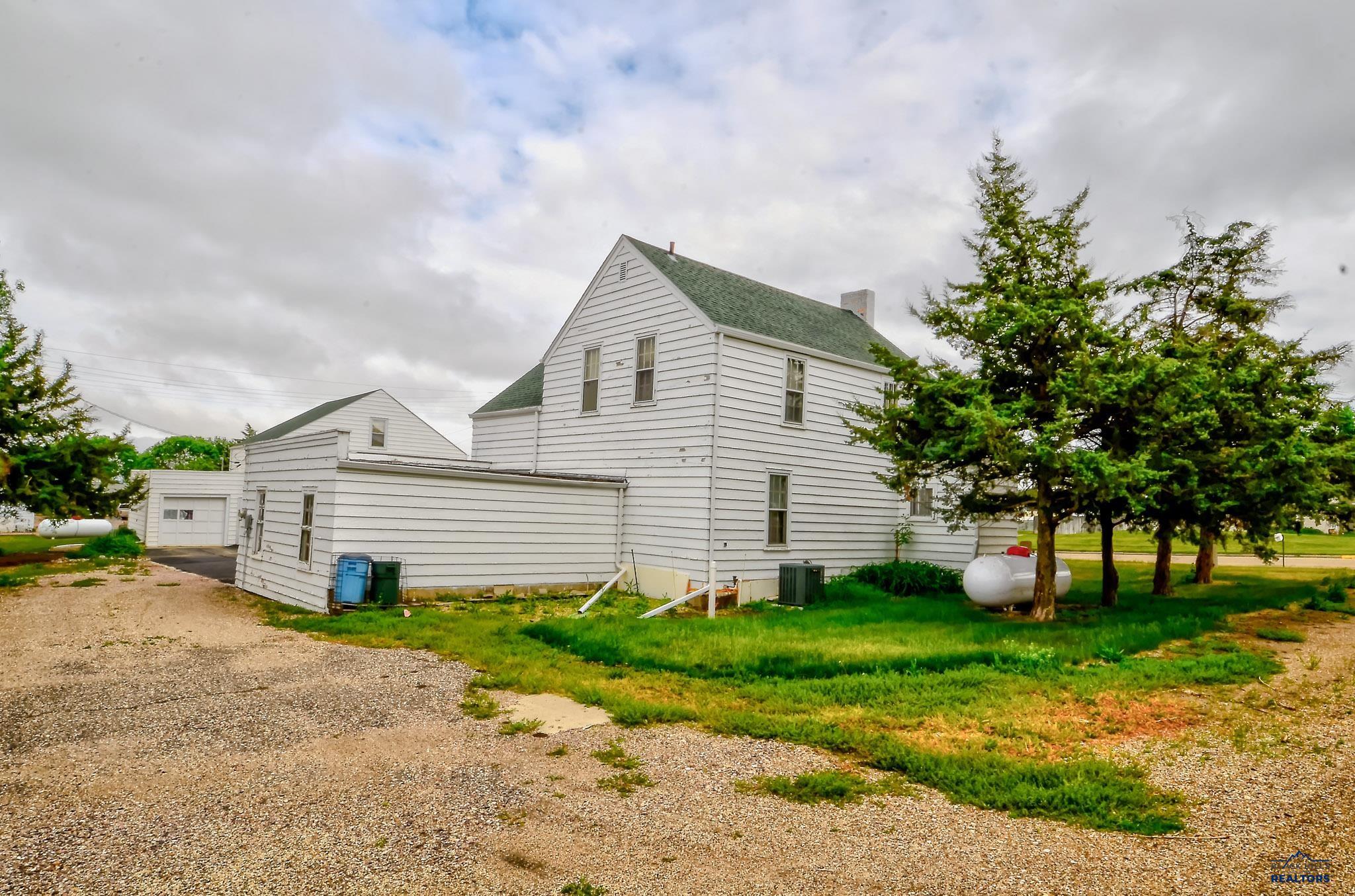 210 W 2ND ST