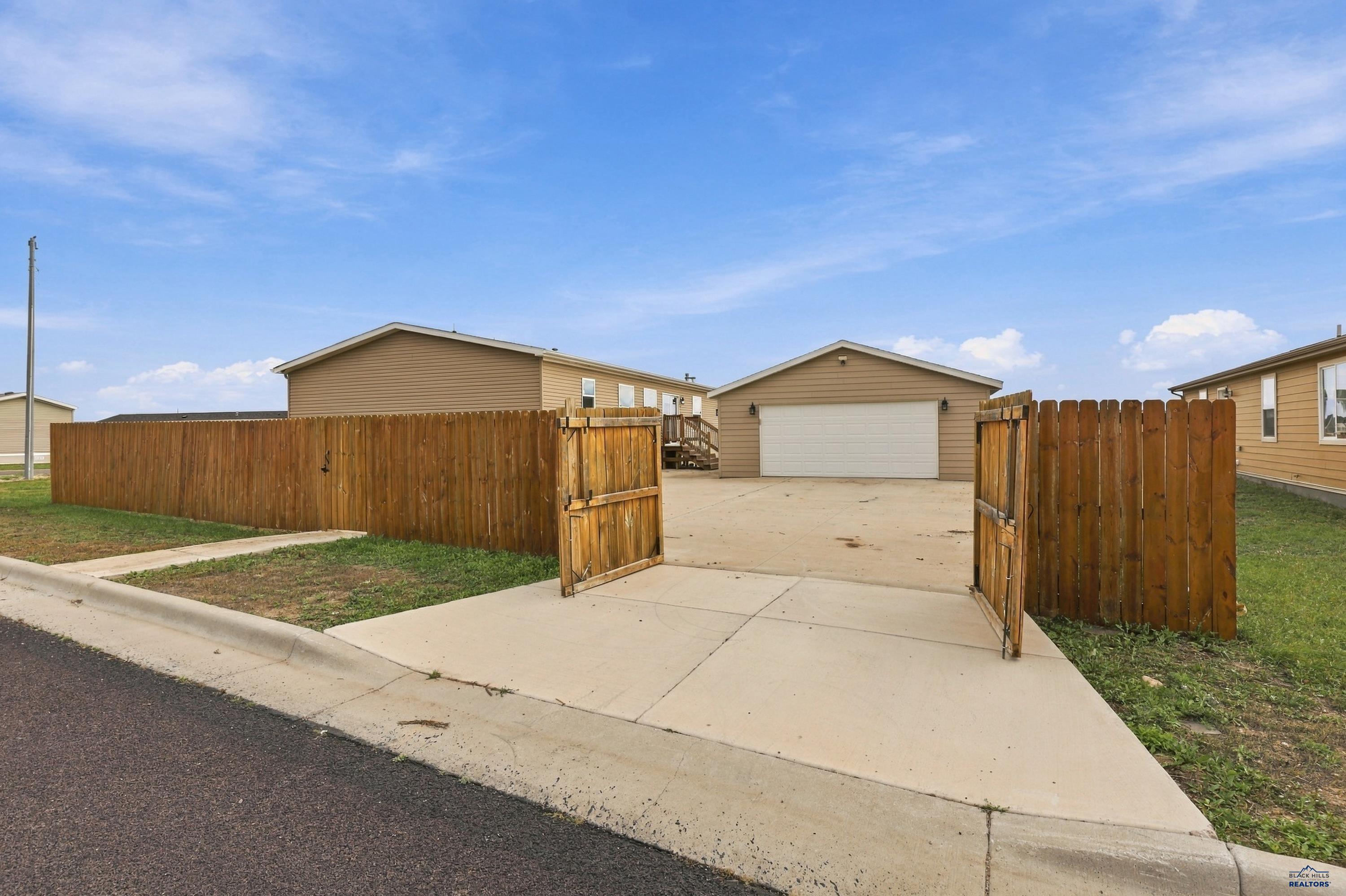983 BENNINGTON DR