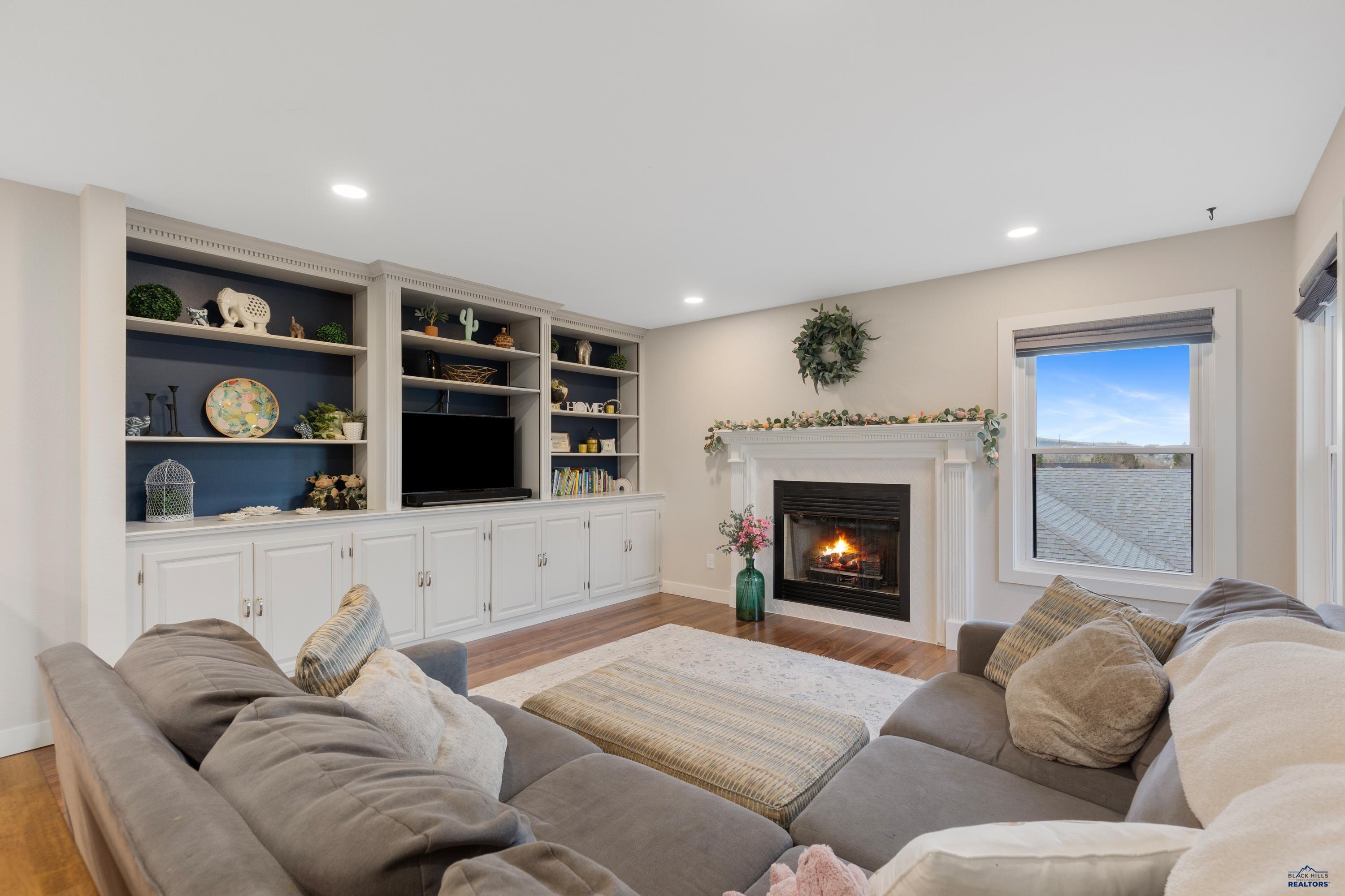 4037 VALLEY WEST DRIVE