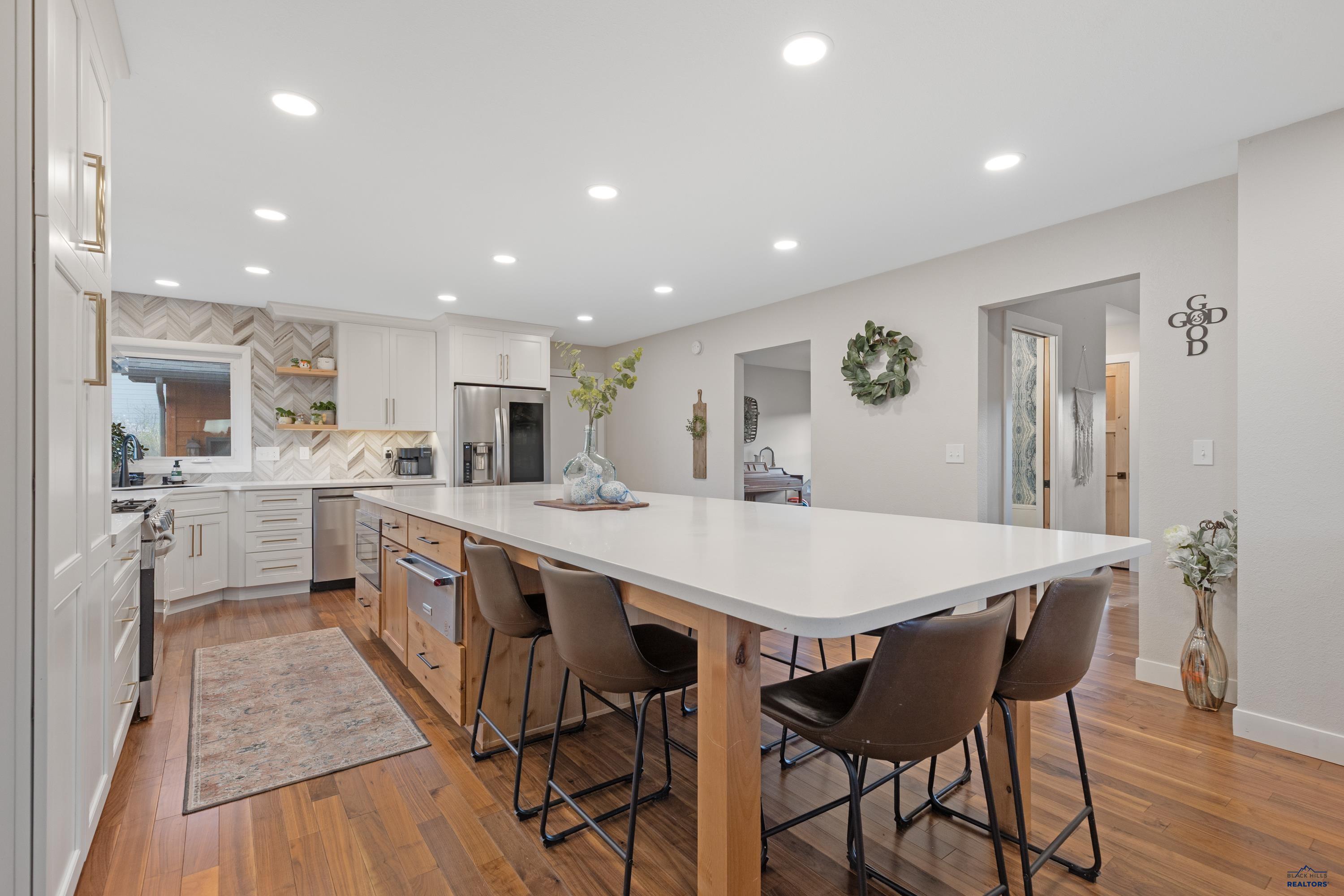 4037 VALLEY WEST DRIVE