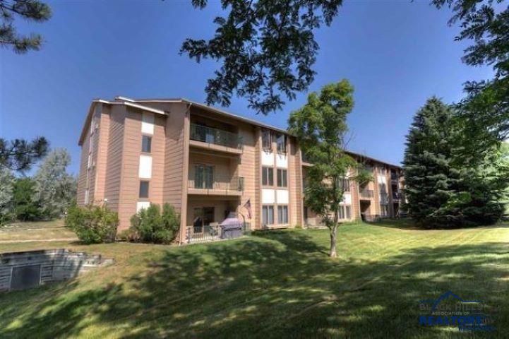 3988 FAIRWAY HILLS DR