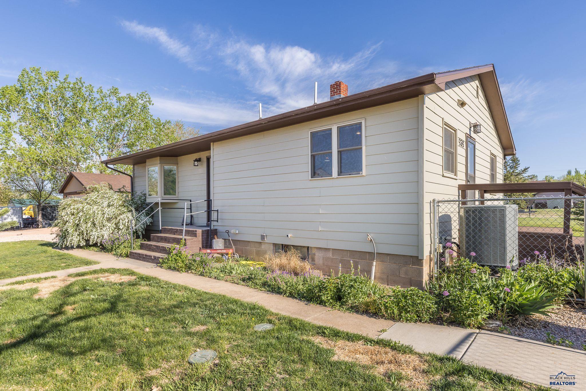 969 N VALLEY DR