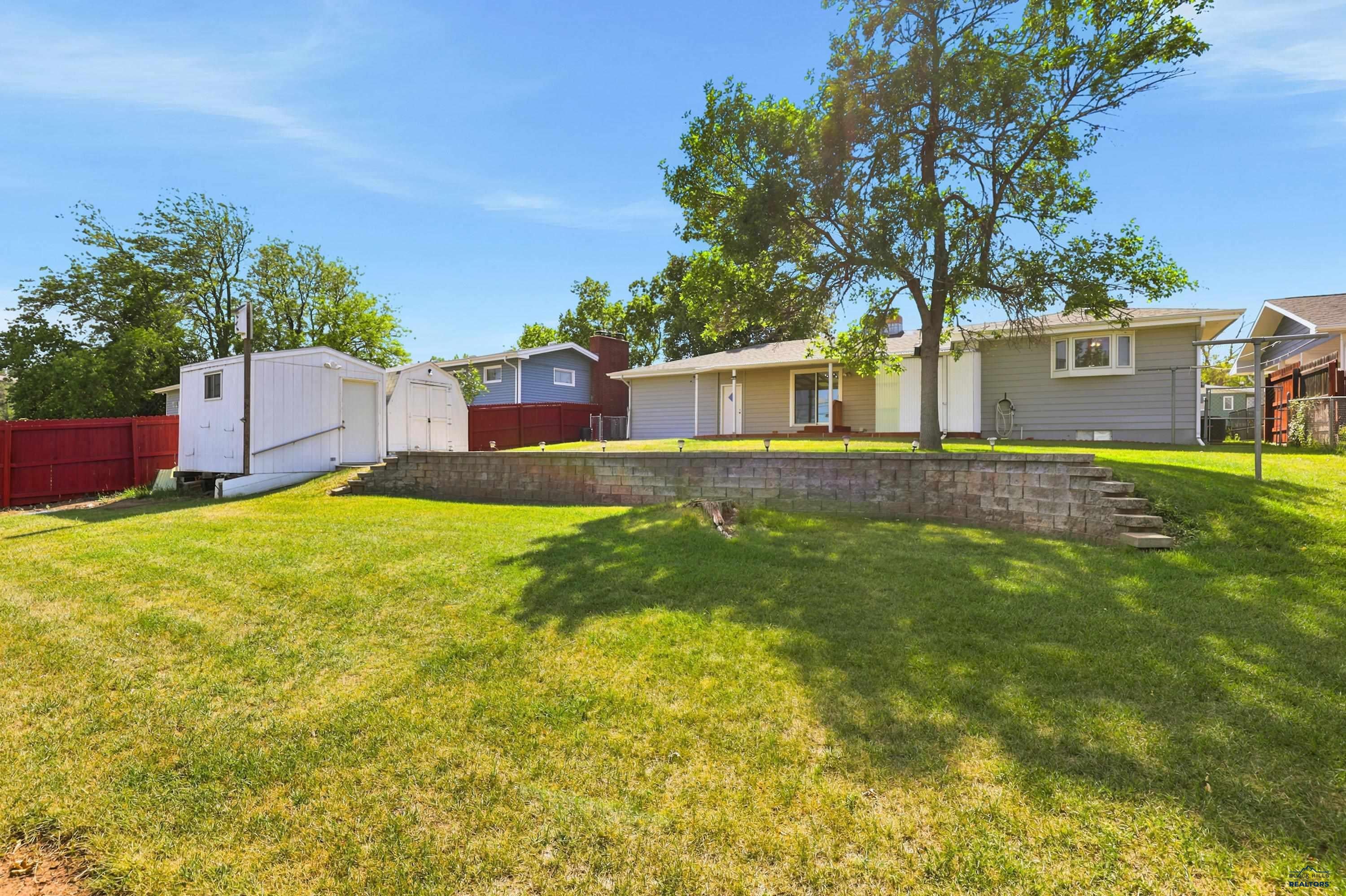 210 PINEDALE DR