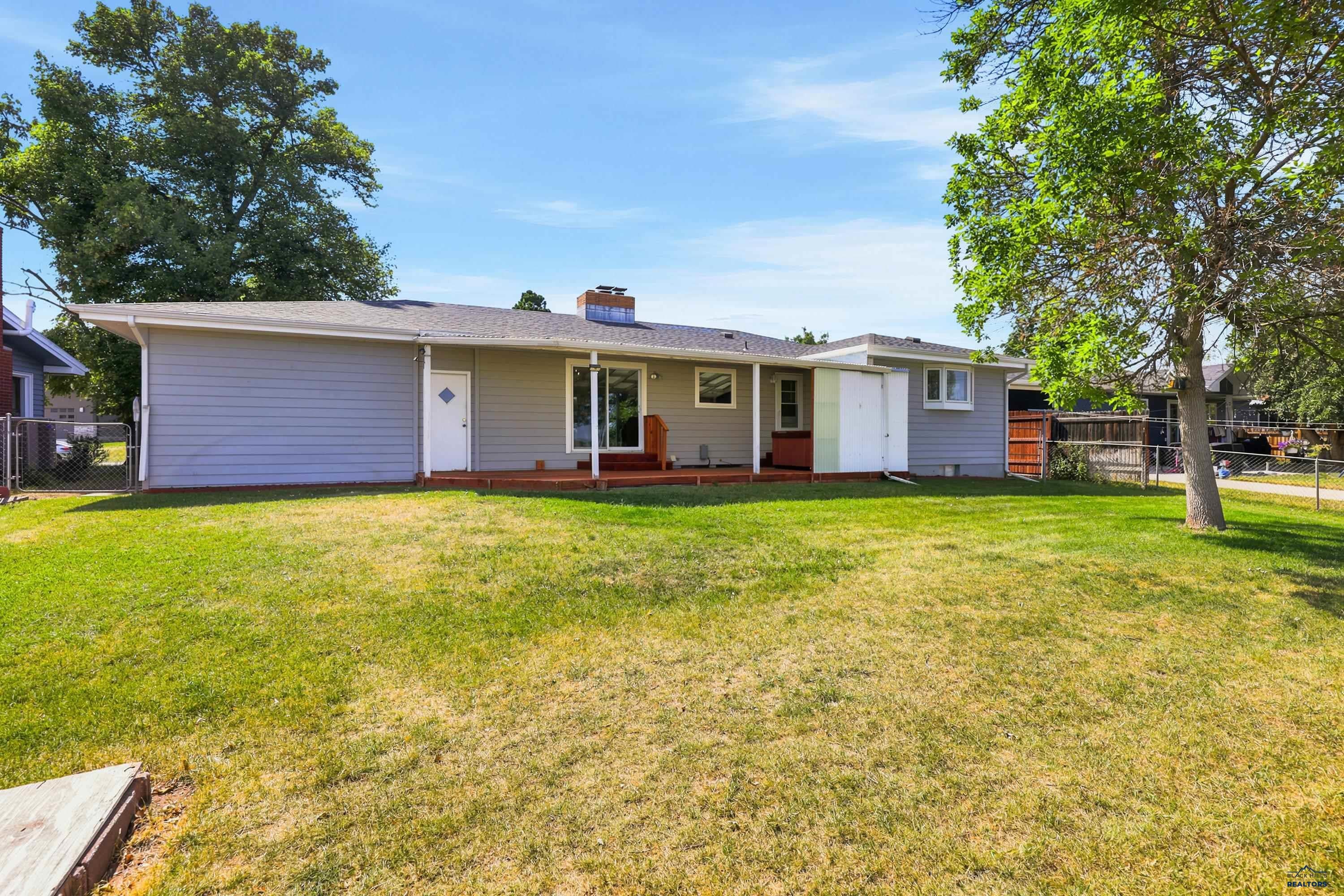 210 PINEDALE DR