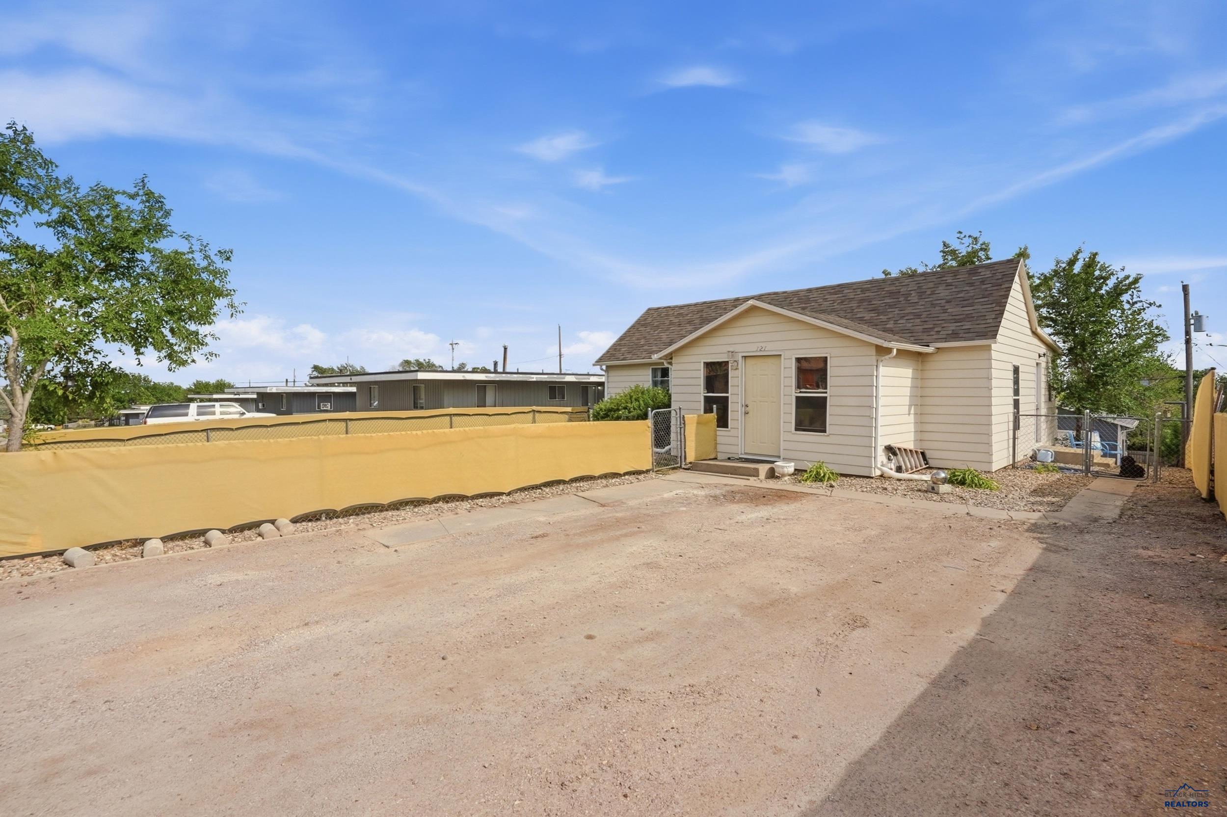 121 E NOWLIN