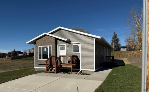 823 HERITAGE DR Belle Fourche SD 57717