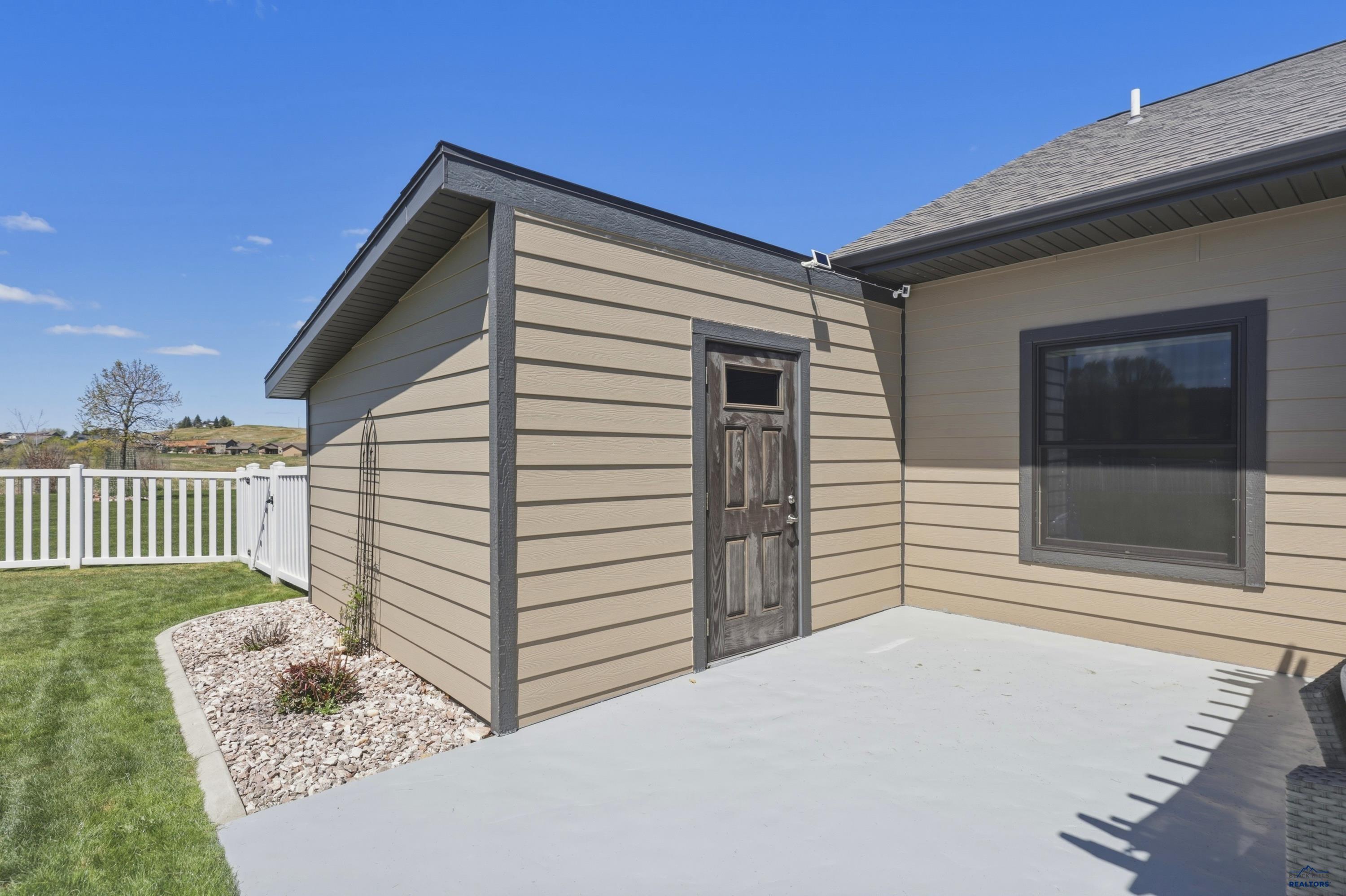 2220 ARROWHEAD DR