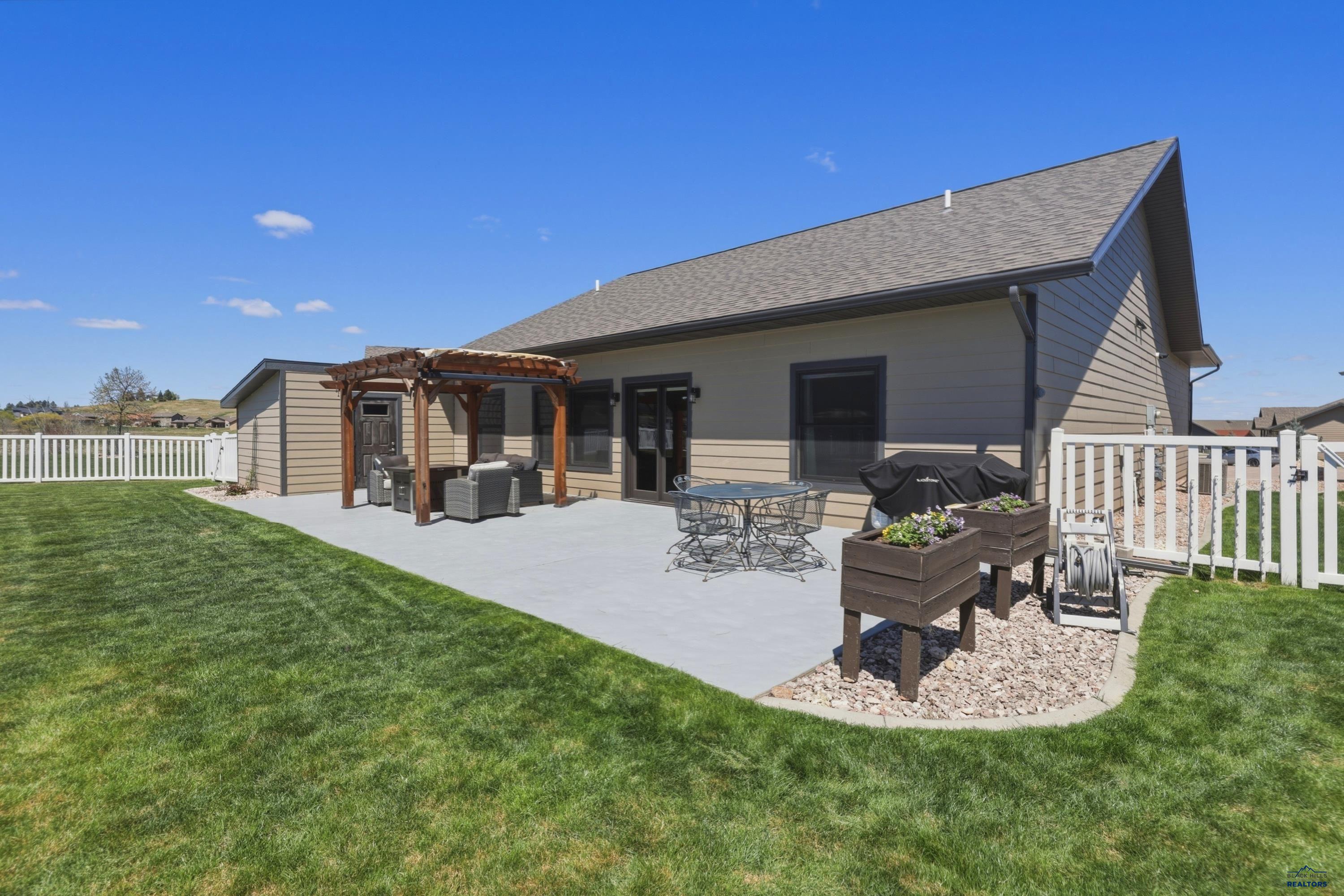 2220 ARROWHEAD DR