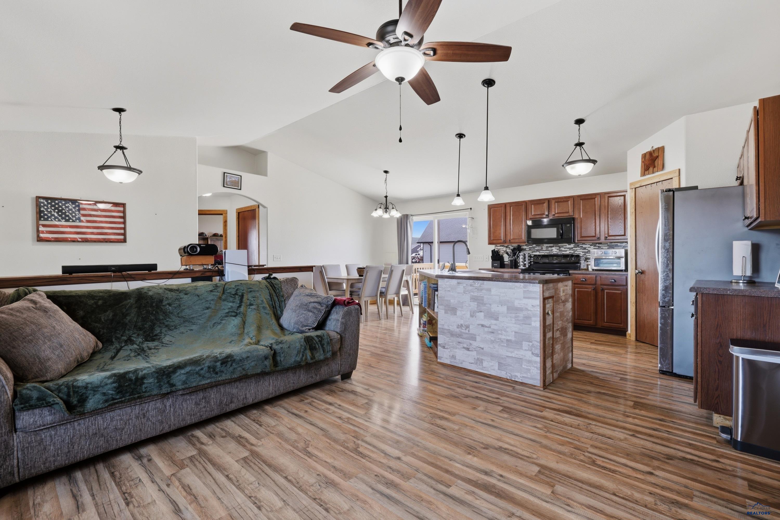 719 BEAR TOOTH CT
