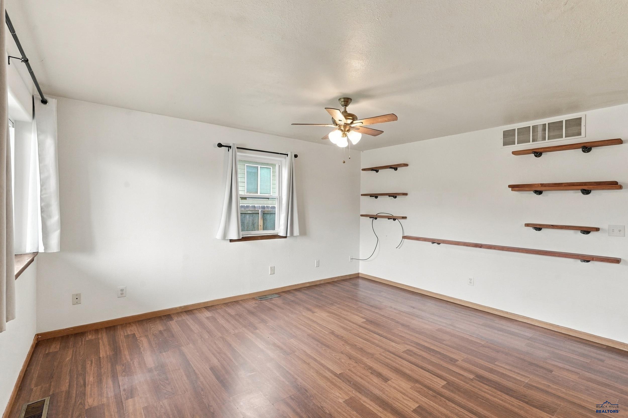 235 LINDBERGH AVE