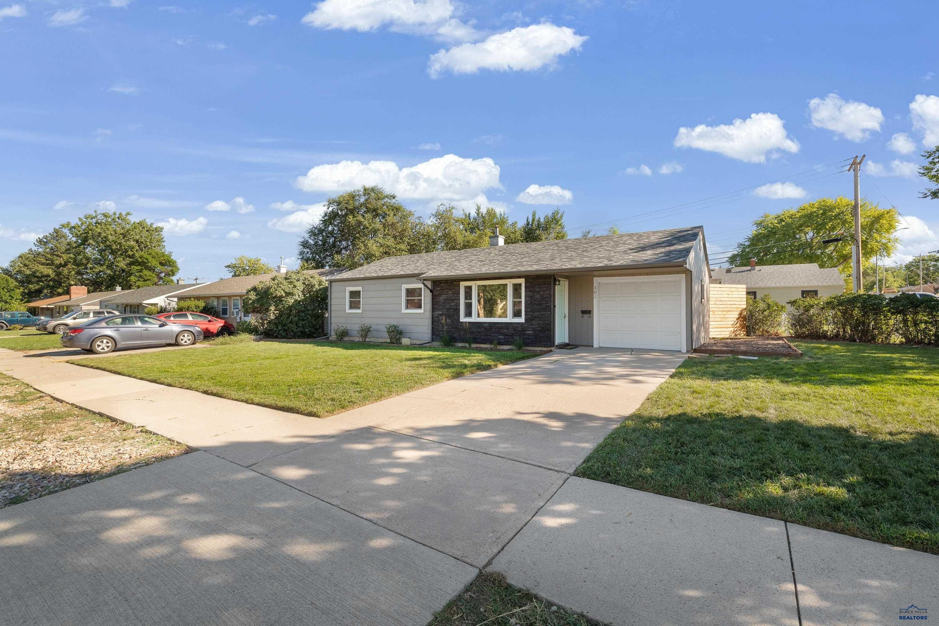 301 E MEADE