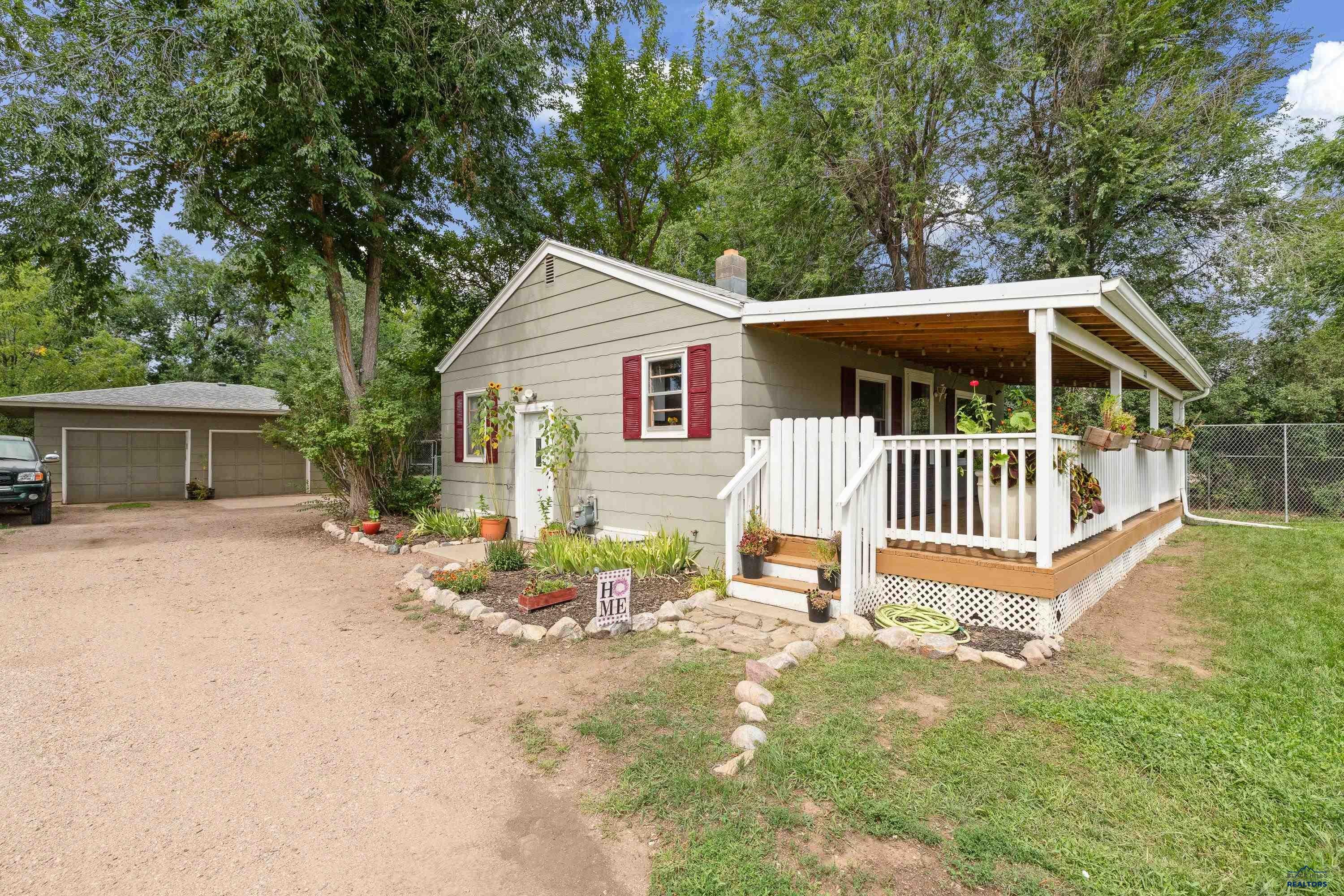 2211 S VALLEY DR