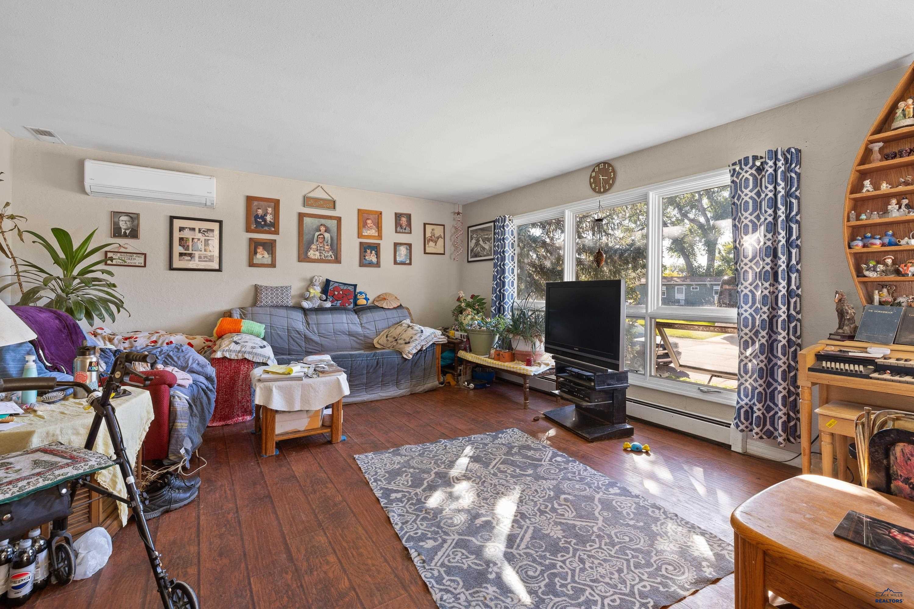 2212 ELMHURST DR