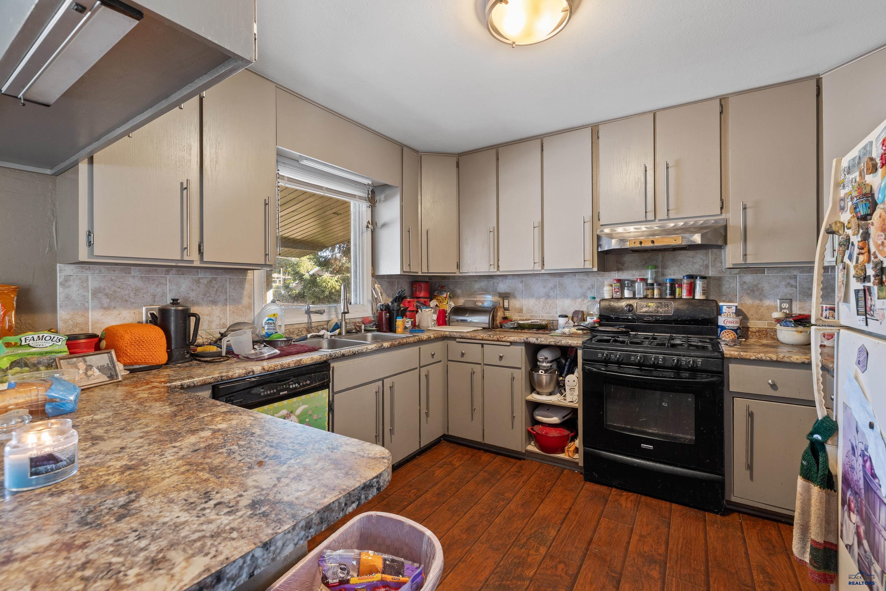 2212 ELMHURST DR