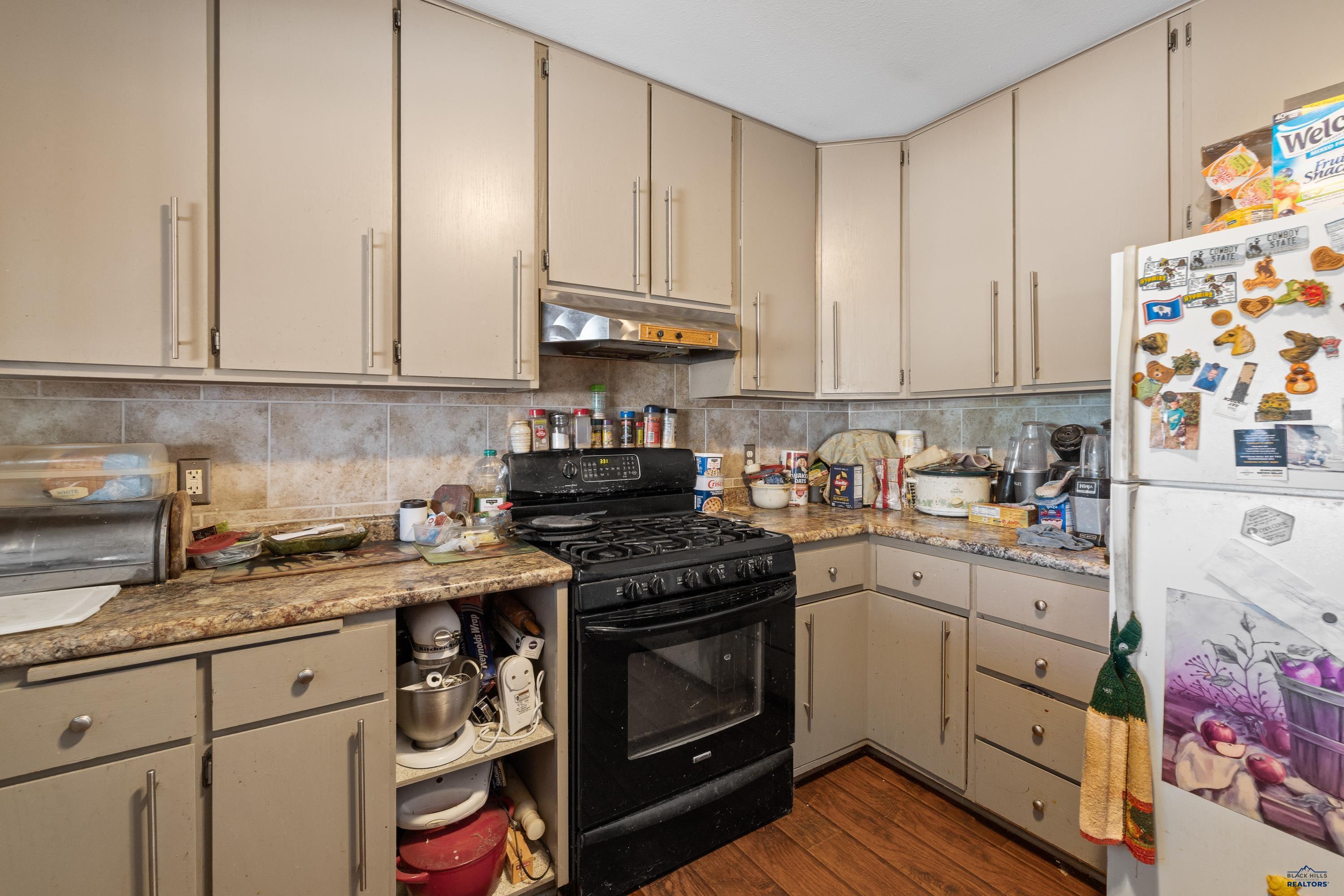 2212 ELMHURST DR