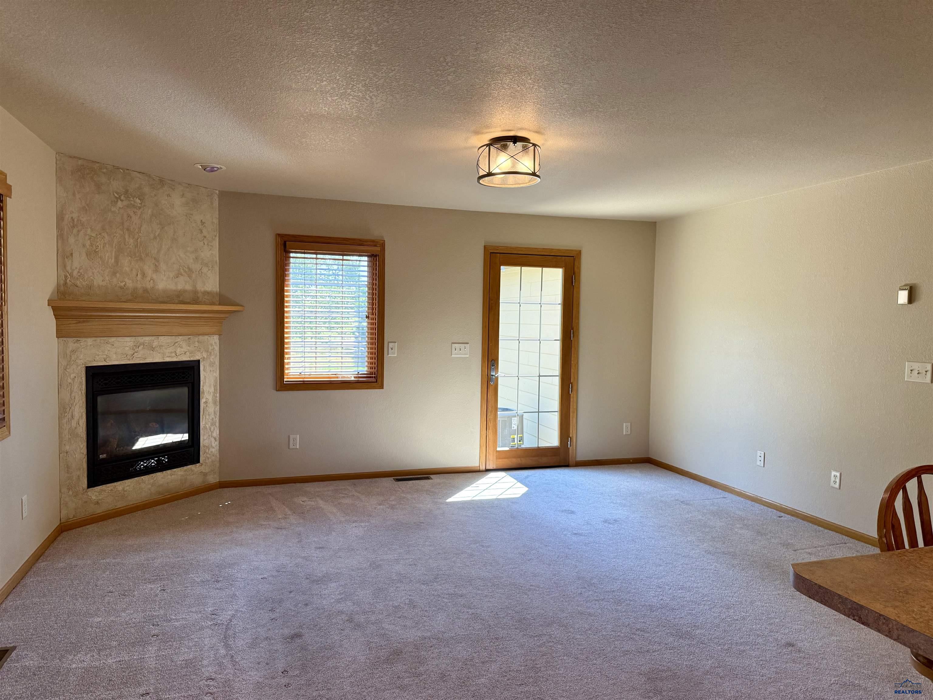 436 MIDDLE VALLEY DR