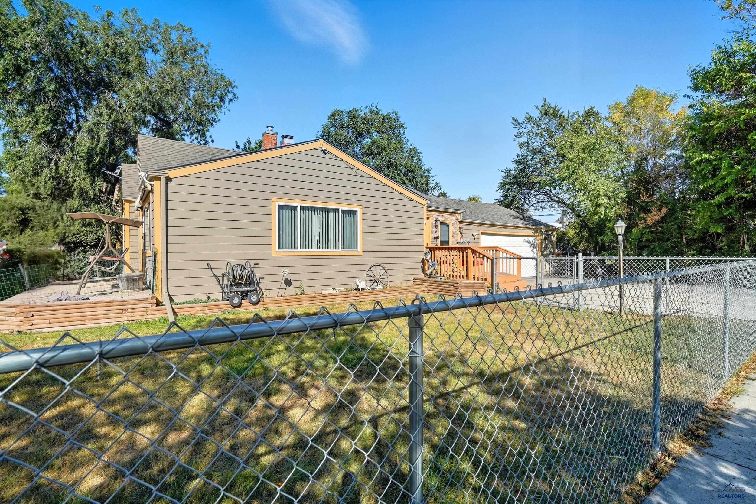 320 E WATERTOWN