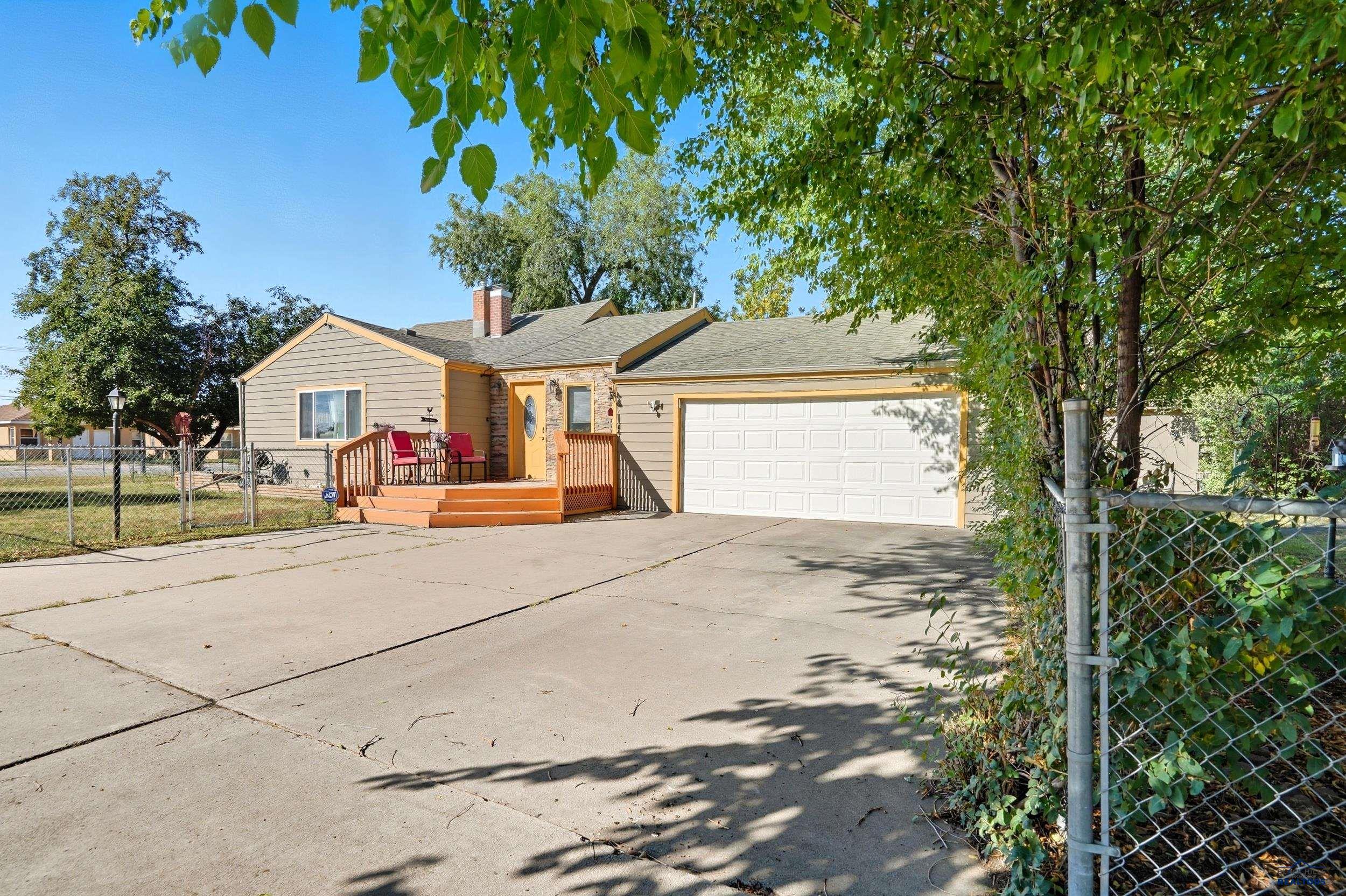 320 E WATERTOWN