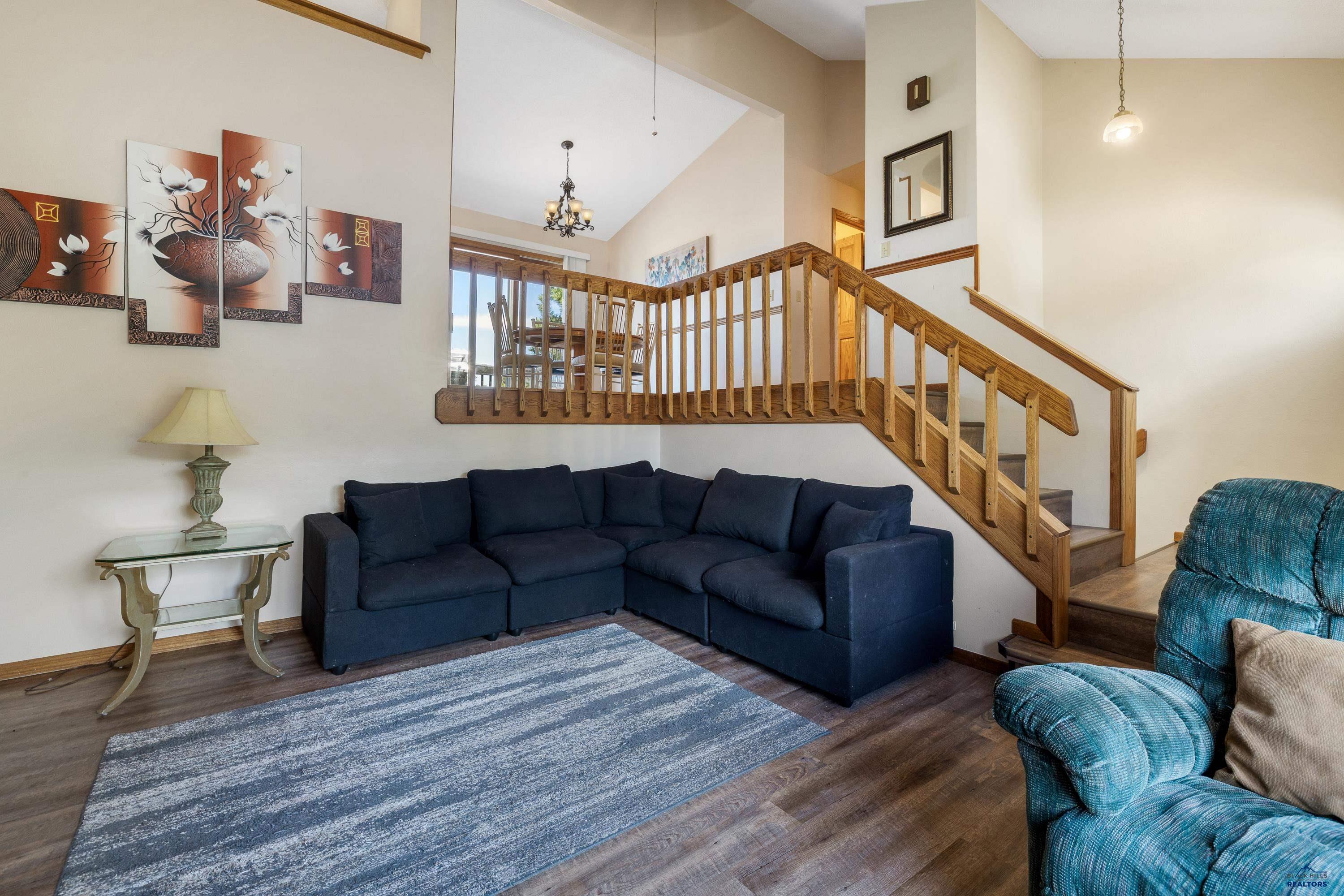 3704 MEADOWBROOK DR