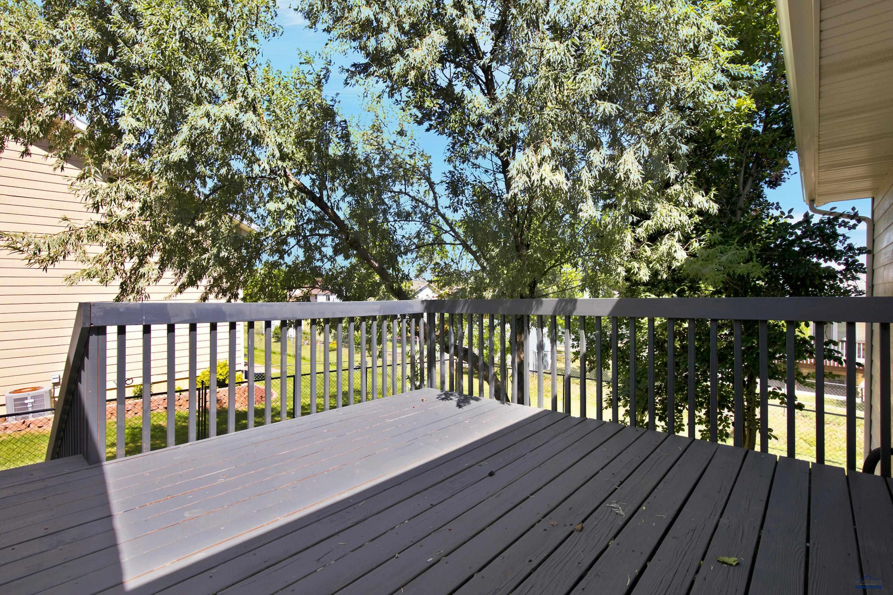 548 FIELD VIEW DR