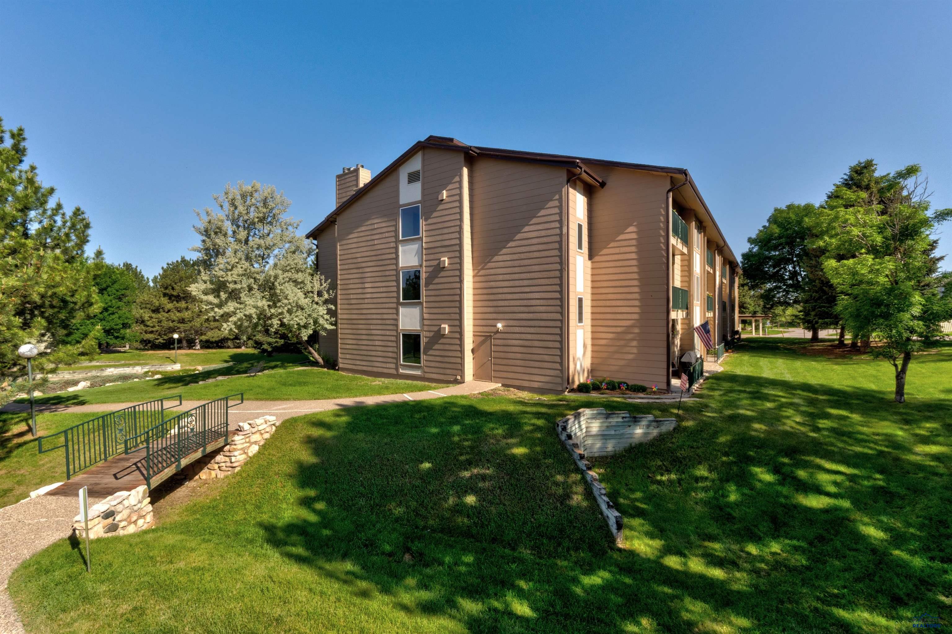 3945 FAIRWAY HILLS DR