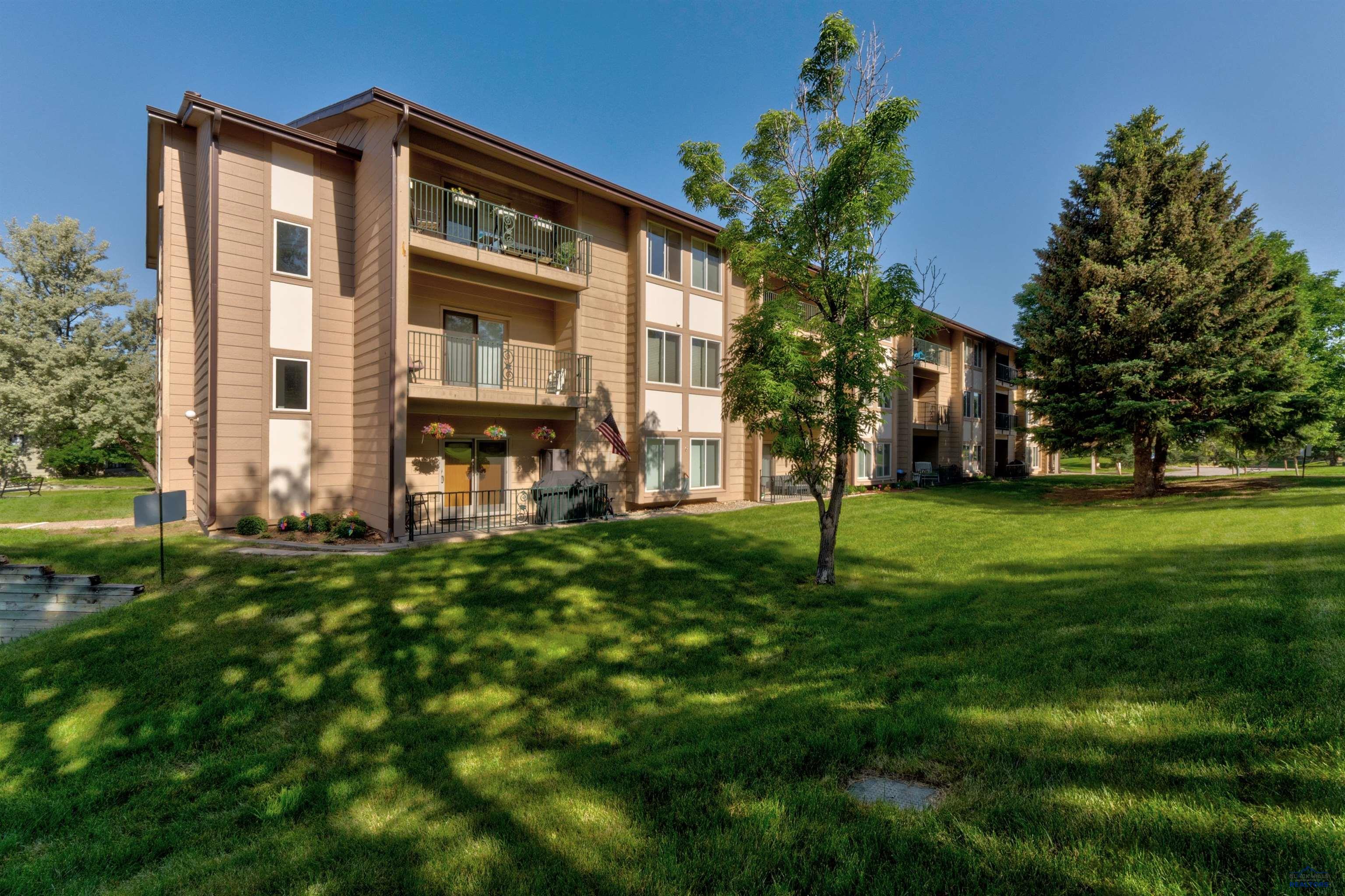 3945 FAIRWAY HILLS DR